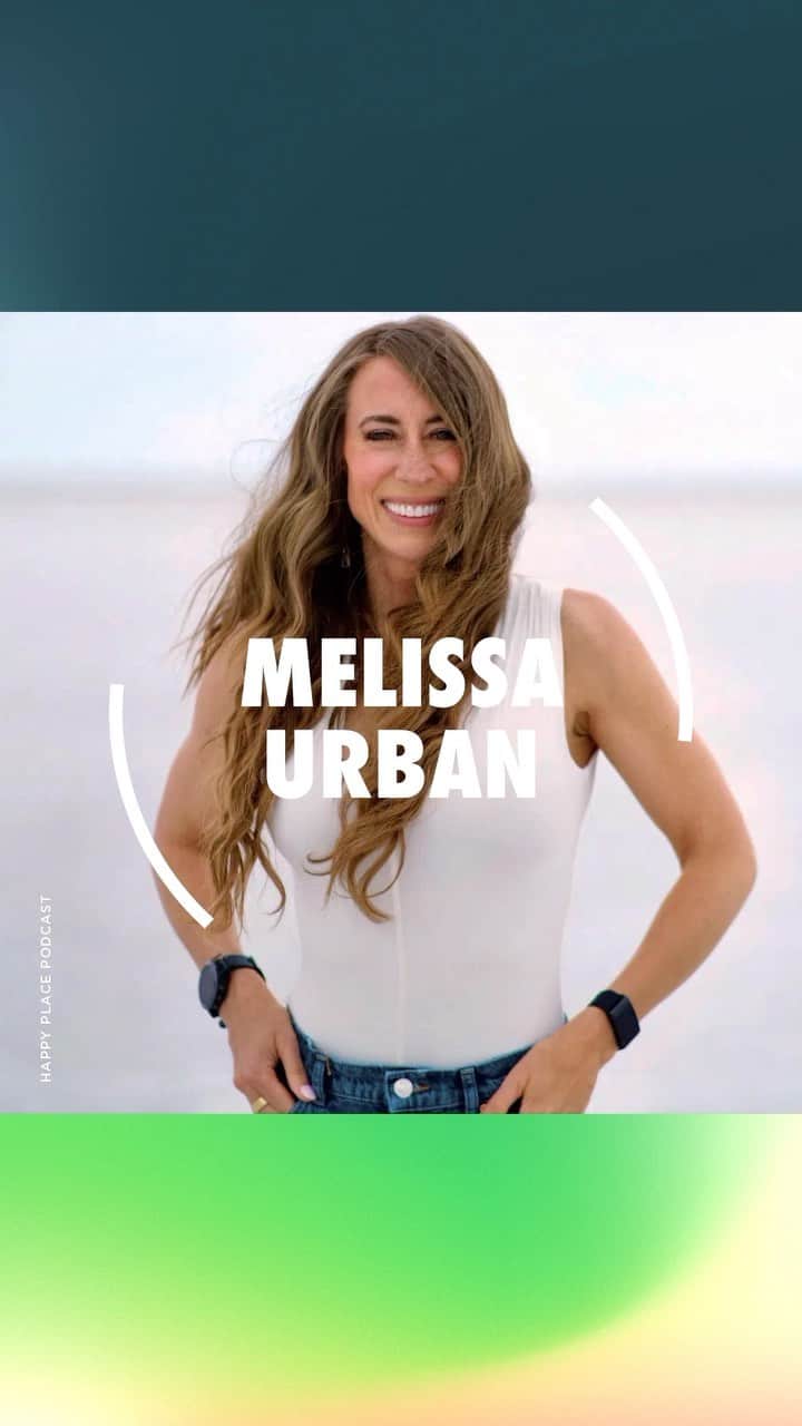 ファーン・コットンのインスタグラム：「Setting boundaries might feel uncomfortable and sound callous, but best-selling author Melissa Urban believes setting boundaries is one of the kindest things you can do in any relationship. In this chat with Fearne, @melissau explains how to start small when it comes to learning to set boundaries – casually saying ‘no’ to another glass of wine, for example – before moving on to setting boundaries with people in your life who might be seriously draining your energy. Plus, she tells Fearne why over-explaining often makes our lives more difficult. Available to listen now on the Happy Place app or watch in full on our YouTube channel ✨  Melissa’s book, ‘The Book of Boundaries: Set the limits that will set you free’, is out now from Vermilion.」
