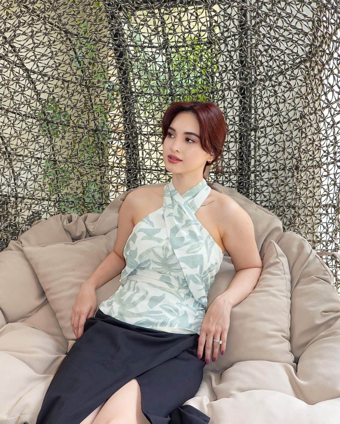 Coleen Garciaさんのインスタグラム写真 - (Coleen GarciaInstagram)「Whether it’s at work or vacation, it’s been fun to mix up the different prints, textures, and silhouettes of my favorite @lovebonito summer picks! 🌞   Use my promo code LBxCOLEEN to get 10% off when you buy 2 or more items from my curated picks! Just visit lovebonito.com/intl and look for the Coleen's Picks page, or click the link in my IG story!  #bloomwithLB #LBOOTD #welovebonito」4月10日 16時31分 - coleen