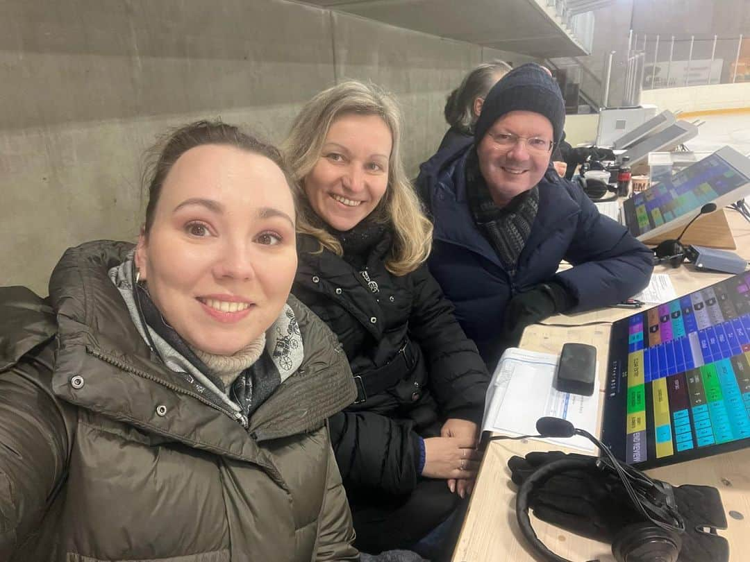 ケルシュティン・フランクのインスタグラム：「Awesome weekend with awesome people 😊 always so much fun judging in Belgium 🤗 #panelfie #panelduty #figureskating #funwithfriends」