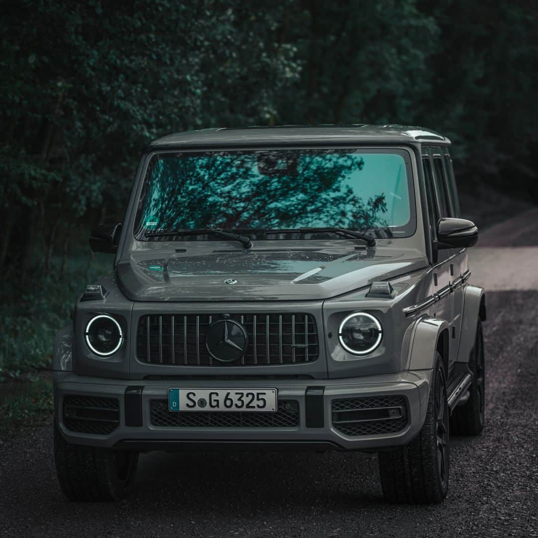 Mercedes-Benz Thailandさんのインスタグラム写真 - (Mercedes-Benz ThailandInstagram)「💡🚘 Wherever you are, the G-Class lights your way.  เผยขุมพลังการขับเคลื่อนอย่างเหนือชั้นพร้อมเติมเต็มอารมณ์สปอร์ตได้อย่างเร้าใจแม้ในยามค่ำคืนไปกับ Mercedes-AMG G 63 ด้วยดีไซน์กระจังหน้าแบบ AMG-specific radiator grille มาพร้อมไฟหน้าทรงกลมแบบ MULTIBEAM LED เทคโนโลยีขั้นสูงที่ช่วยให้ทัศนวิสัยการขับขี่ทุกช่วงเวลาของคุณเป็นไปอย่างมีประสิทธิภาพและปลอดภัยมากที่สุด  *อุปกรณ์บางส่วนในภาพอาจแตกต่างจากที่จำหน่ายจริง โปรดตรวจสอบรายการอุปกรณ์ของรถยนต์แต่ละรุ่นที่ผู้จำหน่ายฯ อย่างเป็นทางการทั่วประเทศ​​  📷 jelinek.b (IG) for #Mbcreator  #AMGMonday #GClass #G63 #DrivingPerformance #MercedesAMG #MercedesBenzThailand」4月10日 17時00分 - mercedesbenzthailand