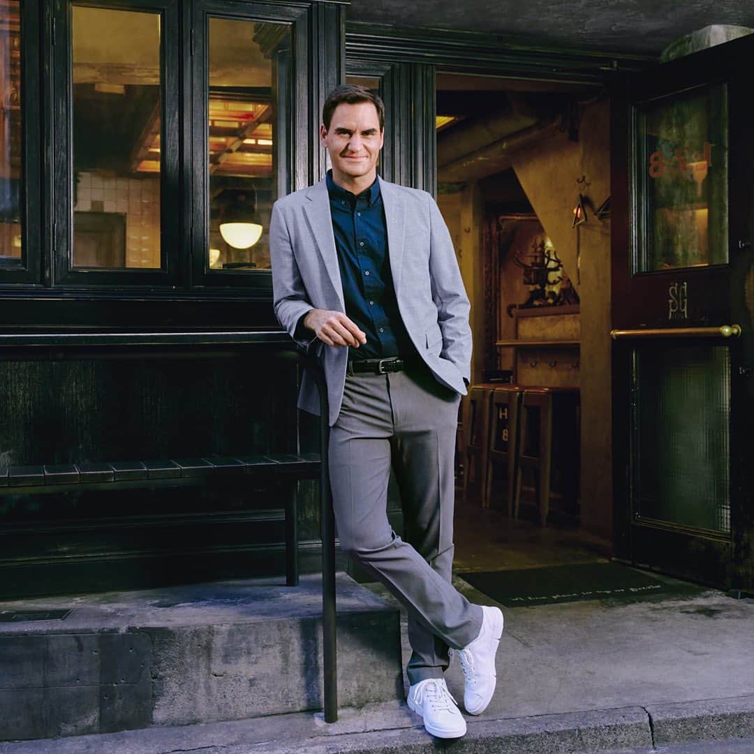 のインスタグラム：「Roger is ready for whatever Tokyo dishes up with the stylish, innovative AirSense blazer and pants.   @rogerfederer #24HoursWithRF #Uniqlo #LifeWear」