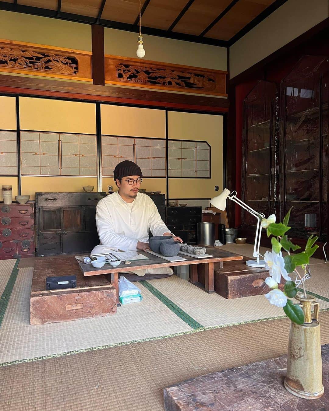 稲木ジョージのインスタグラム：「Atelier visit of urushi and Kintsugi master @kohei_kirimoto in beautiful Wajima.  輪島は美しい。」