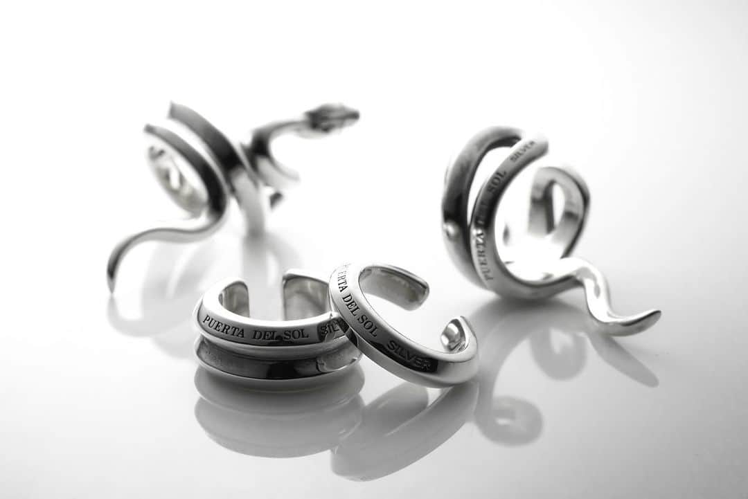 プエルタ・デル・ソルさんのインスタグラム写真 - (プエルタ・デル・ソルInstagram)「♙ ♜ ♝ ♞ ♛ ♚ 【New ear cuff】 2023 1st Collection✴︎✴︎✴︎  恵比寿店ではいち早く新作をご覧いただけます✴︎✴︎✴︎  是非この機会にご来店くださいませ✴︎✴︎✴︎  #PUERTADELSOL #プエルタ #プエルタデルソル #accessory  #jewelry #ジュエリー #アクセサリー #メンズアクセサリー #レディースアクセサリー #リング  #ring #necklace  #ネックレス #pierce  #ピアス  #bracelet  #ブレスレット #bangle  #バングル  #madeinjapan  #fashion  #tokyo #japan  #恵比寿 /03-5489-9470 @puertadelsol_official  #大阪 /06-6136-5345  @puertadelsol_osaka」4月10日 17時02分 - puertadelsol_official