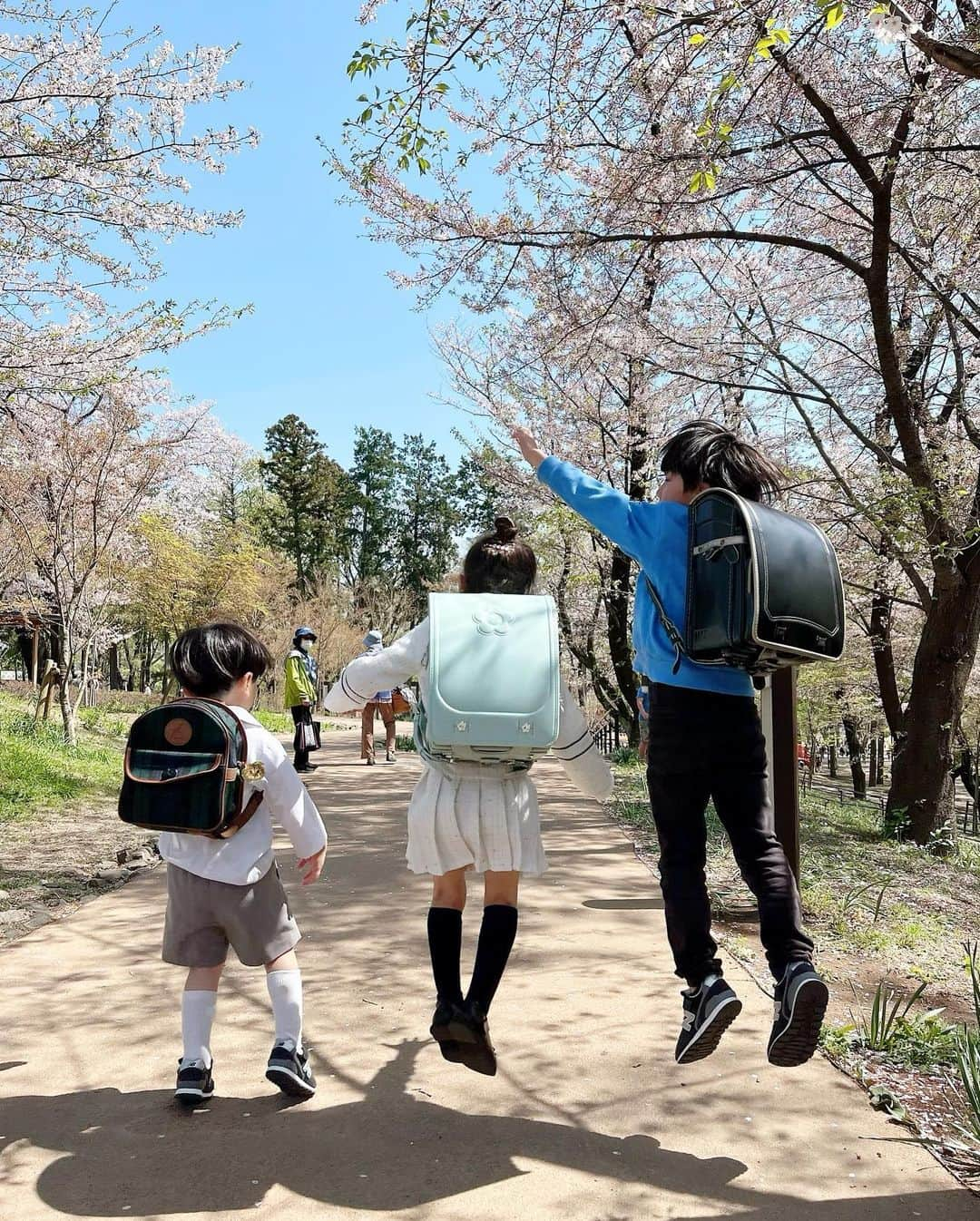 菊地あやかさんのインスタグラム写真 - (菊地あやかInstagram)「. 入園👦🏻 入学👧🏻 進級👦🏻 みんなおめでとう🫶🏻🌼💕」4月10日 17時08分 - ayaka_official06