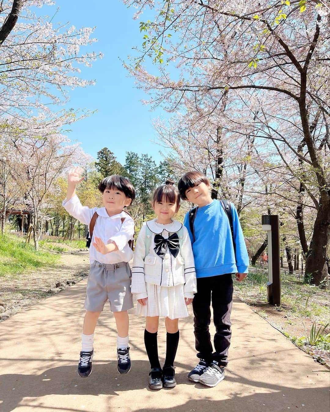のインスタグラム：「. 入園👦🏻 入学👧🏻 進級👦🏻 みんなおめでとう🫶🏻🌼💕」