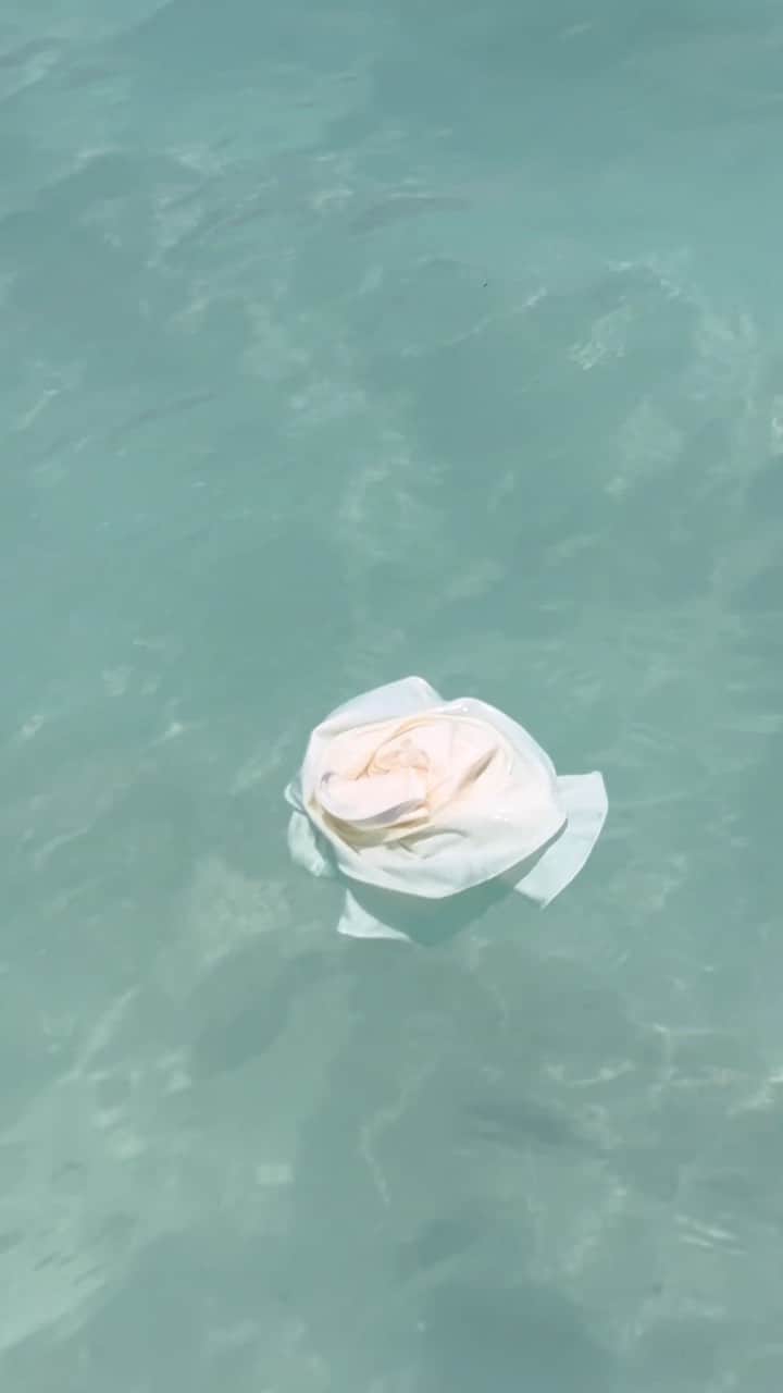 Mathilde Goehlerのインスタグラム：「My kind of Easter egg 🥚 @magdabutrym Annonce @alila.maldives」