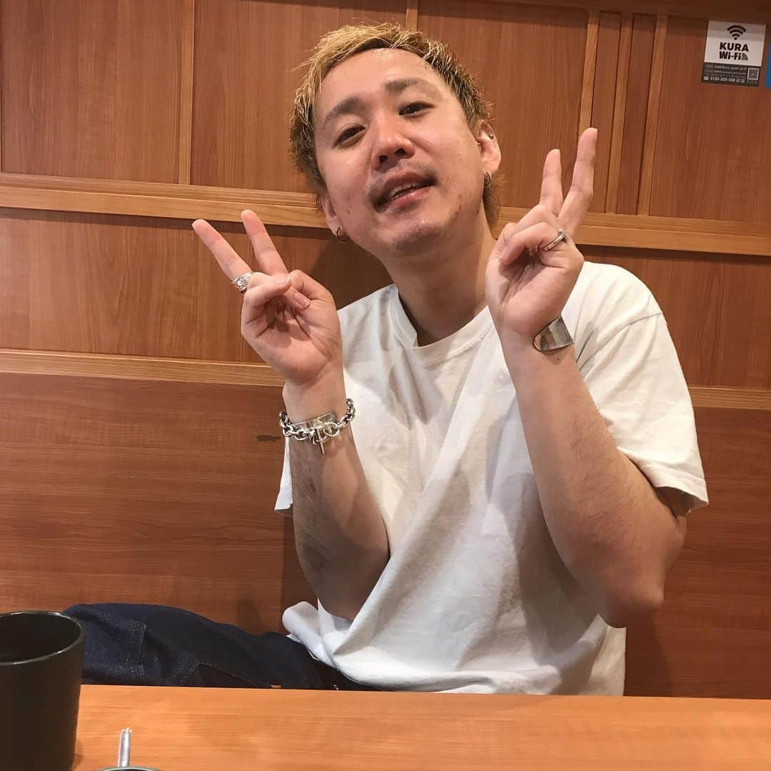 朝地亮介さんのインスタグラム写真 - (朝地亮介Instagram)「3月の写真たち #無印ムギ #この後つるとんたん2玉食うて死にかける #ボディ王子 #けんちゃんカレー #京セラ草野球 #てらうっちゃん寿司 #花谷見 #花谷見終了寸前に来たケツさん」4月10日 17時20分 - snufkins_asaji