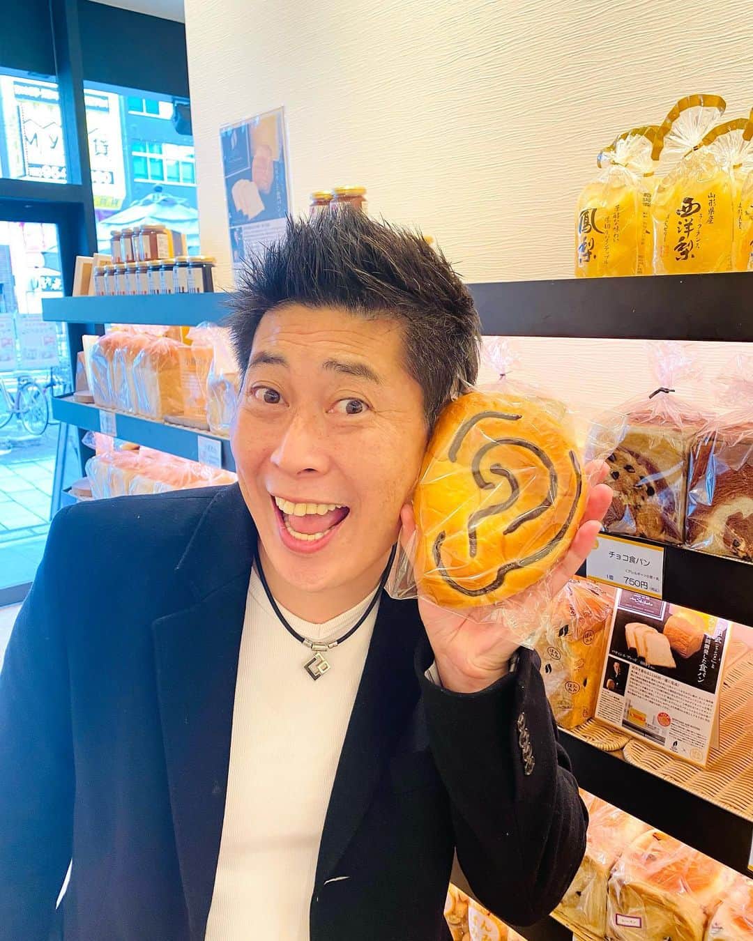 マギー審司さんのインスタグラム写真 - (マギー審司Instagram)「4月15日‼️  久しぶりに 名古屋のパン屋さん 『ぱんみみ』さんと コラボです  僕はオープンから夕方くらいまで入ると思いますので皆さん是非美味しいパンを買いに来て下さい♪  https://www.genge.co.jp/panmimi/」4月10日 17時21分 - maggy_shinji33