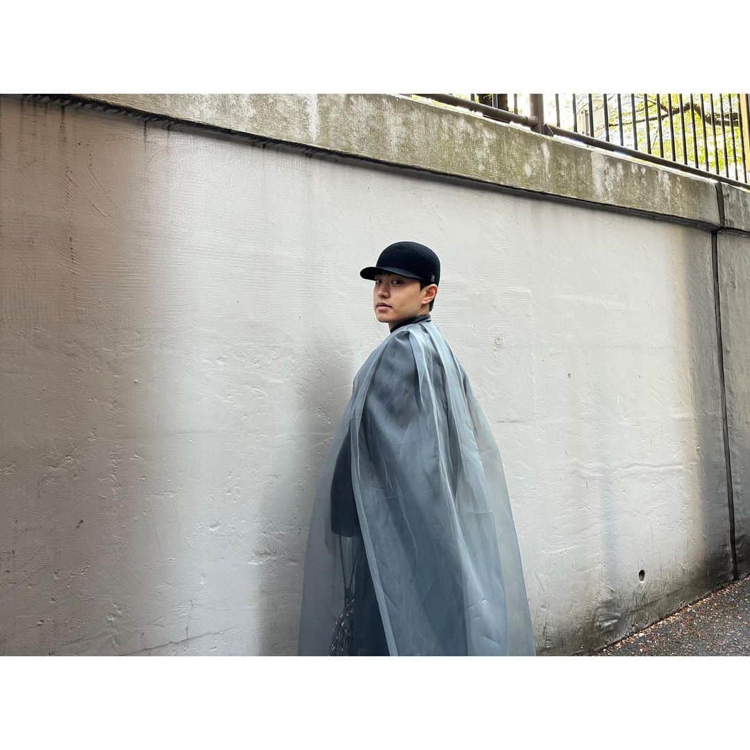 上村海成のインスタグラム：「失敗しちゃったけど、透ける上着を作りました🪡」