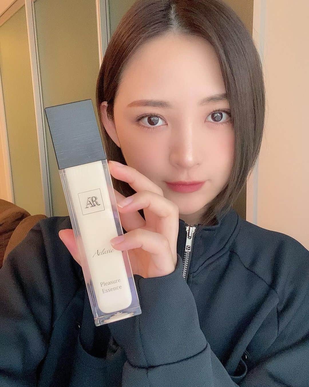 鈴木咲のインスタグラム：「🌸2023 春キャンペーン🌸  AR cosmetics TOKYO 「Arlavie」 スキンケアシリーズ brand.arcosmetics.jp  私も頂いて引き続き使っています☺️ ユニセックスなので男性にもオススメ！  キャンペーン特別クーポン B5d2se2 を入れて購入してくれたら割引きされるので是非🙆‍♀️  #PR #美容 #arcosmeticstokyo」