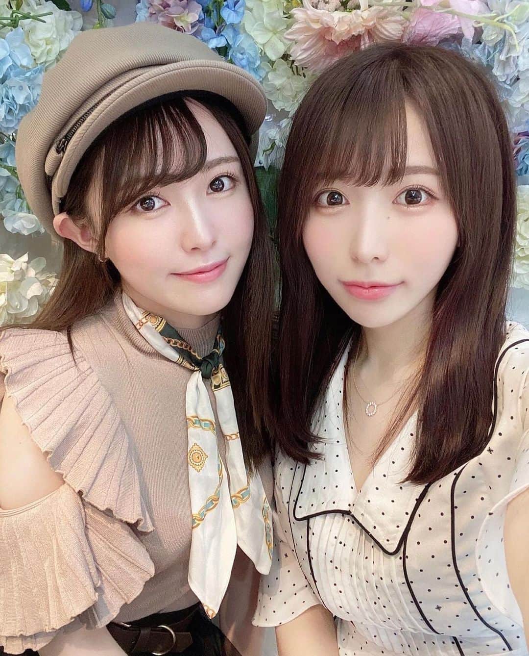 のインスタグラム：「《可愛すぎる❤︎２ショット🤎🧡》 *⁠ リポストを使って素敵な美女の投稿を紹介させて頂く【ビジョビ💄美女美容事情💅】のコーナーです✨ *⁠ 今回ご紹介させて頂きますのは!!👀❤︎⁠⠀ ⚫︎ちゃきさん< @chiii10000 > ⚫︎さちゃんさん< @___sachan_08 > 　おふたりの素敵なお写真📸⁠⠀⁠⠀⁠⠀⁠ *⁠⠀⁠⠀⁠⠀ 可愛すぎる美女ふたり💖⁠⠀ 雰囲気が似ていて姉妹のようですね🥰✨ *⠀⁠⠀⁠⠀⁠⠀⁠⠀⁠⠀⁠⠀⁠⠀⁠⠀ 素敵な投稿ありがとうございました☺️📸✨ *⠀⁠⠀⁠⠀⁠⠀⁠⠀ おふたりのアカウントには他にも素晴らしい投稿が沢山ありますので是非覗いてみてくださいね💁‍♀️💙⁠⠀⁠⠀⁠⠀⁠⠀ *⠀⁠⠀⁠⠀⁠⠀⁠⠀ △▼△▼△▼△▼△▼△▼△▼△▼△▼ ⁠⠀⁠⠀⁠⠀ ❤🧡💛「美女美容事情」💚💙💜⠀⠀⠀⠀⠀⠀⠀⠀⠀⠀⠀⠀⠀⠀⁠⠀⁠⠀⁠⠀⁠⠀⁠⠀ 👇掲載ご希望の方は👇⠀⠀⠀⠀⠀⠀⠀⠀⠀⠀⠀⠀⠀⠀⠀⁠⠀⁠⠀⁠⠀⁠⠀⁠⠀ @b_b_j.jタグ付けと🖤 #ビジョビ ⁠⠀ 🖤タグ付けお願いします✨⠀⠀⠀⠀⠀⠀⠀⠀⠀⠀⠀⠀⠀⠀⠀⁠⠀⁠⠀⁠⠀⁠⠀⁠⠀ △▼△▼△▼△▼△▼△▼△▼△▼△▼ ⁠⠀⁠ #ワンホン #ワンホンヘア #大阪 #大阪旅行 #早起き  #夏服 #ワンピースコーデ #今日のメイク #ワンピース」