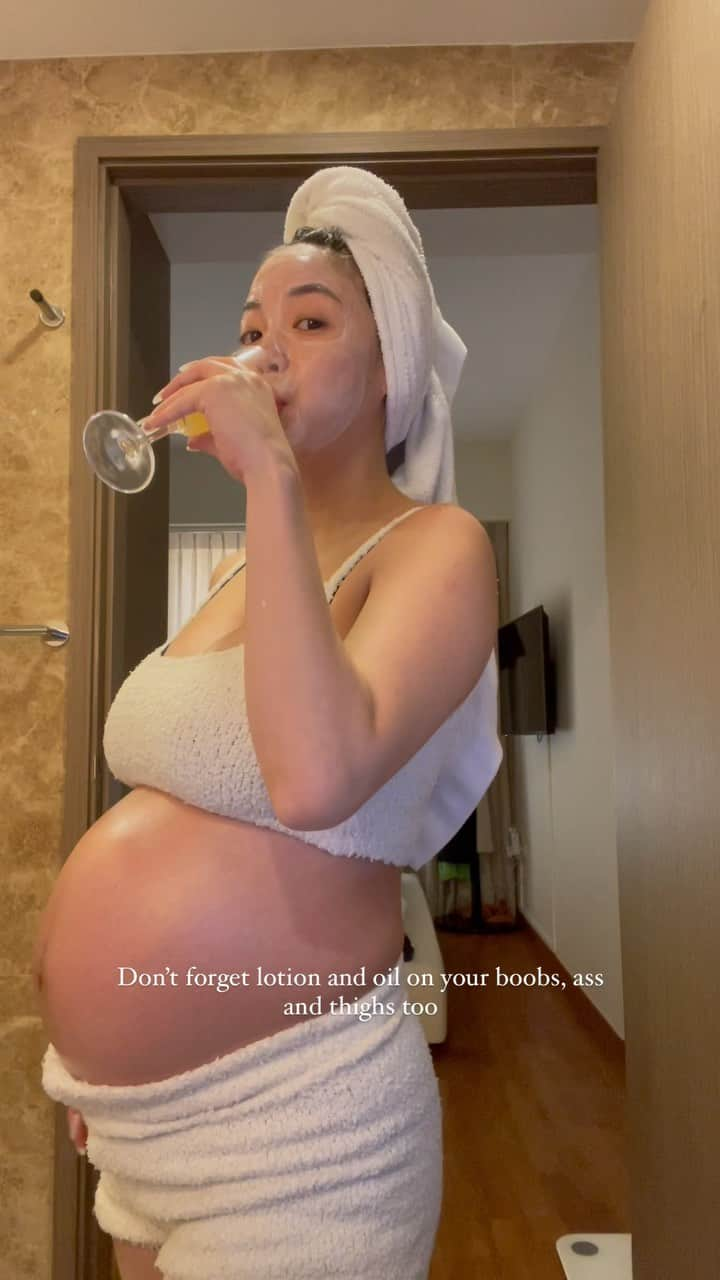 アマンダ・チャンのインスタグラム：「Lemonade is optional but preferred  #pregnancy #selflove #pamperyourself」