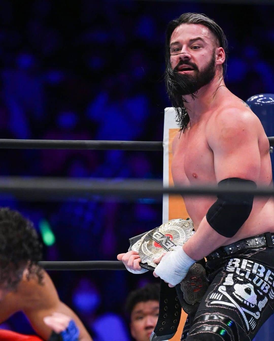 デビッド・フィンレーのインスタグラム：「Killer. Leader. Future champion.  • #bulletclub #rebelclub #njpw #neveropenweightchampion」