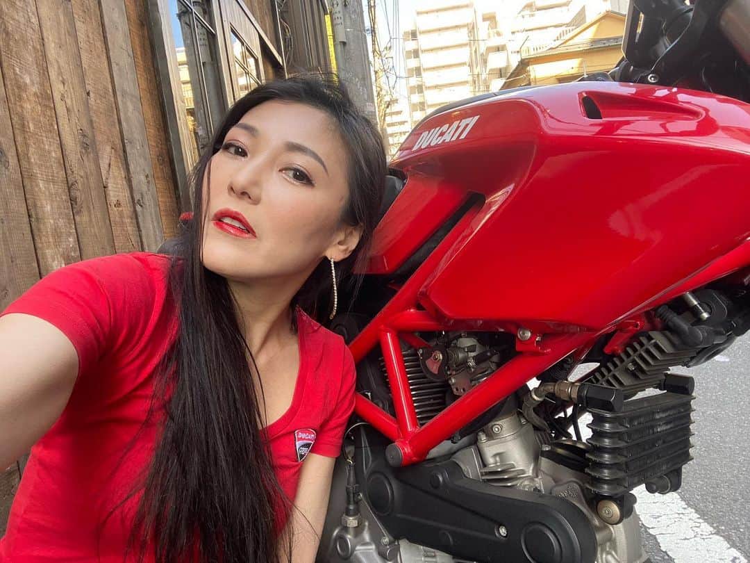 福山理子さんのインスタグラム写真 - (福山理子Instagram)「RED IS LIFE  久しぶりに、愛車のDucatiさん  #ガールズバイカー #ortiga #Ducati #ducatihypermotard  #ducatigirl  #ドカティスト #ドカティいいじゃん  #ドカティ女子」4月10日 17時52分 - rikofukuyama