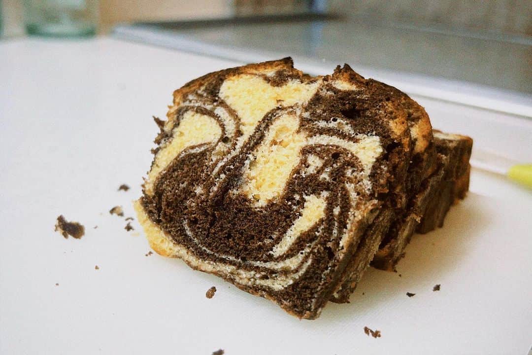 弘松芹香さんのインスタグラム写真 - (弘松芹香Instagram)「マーブルパウンドケーキ 作った。 上手なマーブル！！👏👏」4月10日 17時44分 - _kznrs