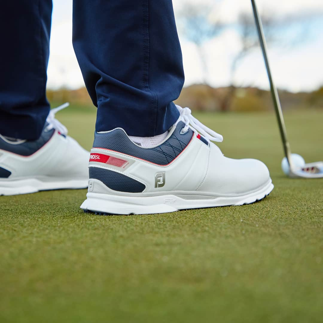 Footjoy Japanさんのインスタグラム写真 - (Footjoy JapanInstagram)「4/6（木）発売”TOUR LIMITED EDITION”  「TOUR-ALPHA」「PRO|SL」の天然皮革・紐タイプを限定数量・限定店舗で発売⚡  PGAツアー選手が着用する日本未展開のモデルです✨  『PRO|SL』は発売以来、ゴルフにおけるスパイクレスシューズの礎を築き、世界中のツアープロに愛され、スパイクレスシューズツアー着用率No.1を誇ってきました。  プロから絶大な信頼を受ける《インフィニティアウトソール》は細かい突起部と横幅を広く設計したヒール部を計上により、最大限のグリップと安定性を実現します。  アッパーに採用するイギリスのPittards®（ピタード）社製の天然皮革ChromoSkin™レザーは、しなやかで軽量、耐久性があり、100%防水のレザーです。  #1ShoeInGolf #TOURALPHA #完全形態 #飛びを極めろ。 #PROSL #世界基準スパイクレス #ツアー着用率No1  #footjoy #フットジョイ #TOURLIMITEDEDITION #golf #golfshoes #ゴルフ #ゴルフシューズ #ゴルフ男子 #シューズ #TourAlpha #ツアーアルファ #TOURALPHA #完全形態 #飛びを極めろ #PROSL #プロエスエル #PROSLCORE #プロSL」4月10日 18時01分 - footjoy.japan