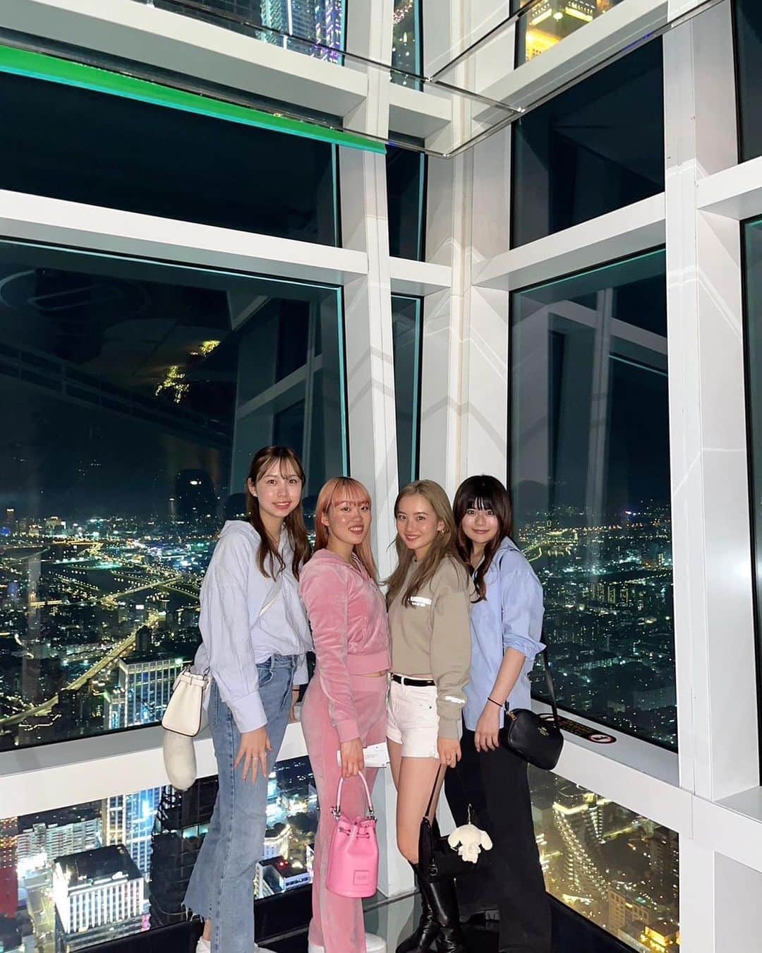 青山舞莉のインスタグラム：「📍台湾  楽しかった思い出🤍  メンズの夢はなんかいかつかった。。  #台湾旅行　#台湾」