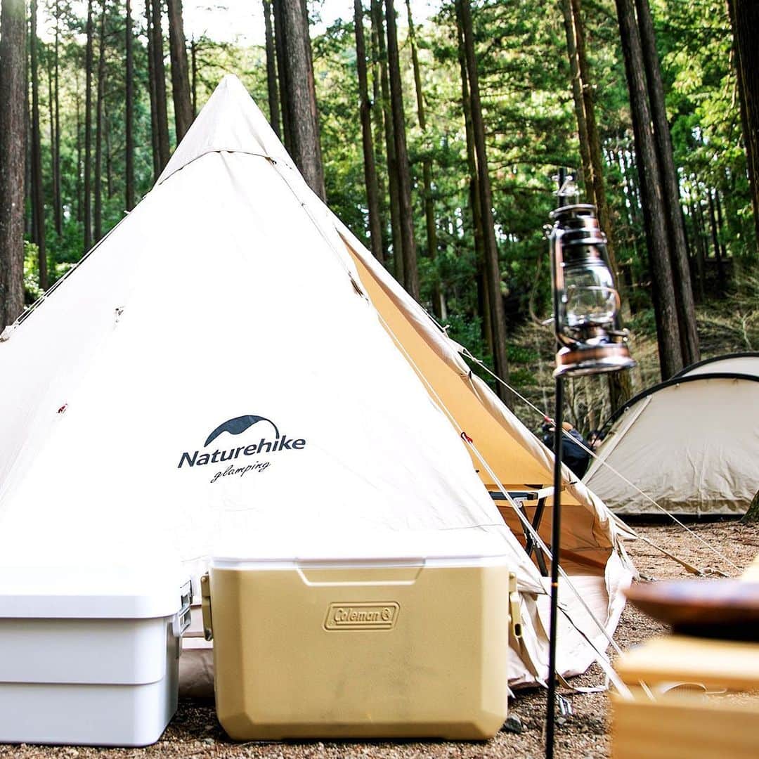 キャンプ情報サイト［ランタン］さんのインスタグラム写真 - (キャンプ情報サイト［ランタン］Instagram)「CAMP SMILE STYLE ／ 早朝に二人並んでコーヒーを飲む。 それがキャンプの醍醐味 ＼ いろんなキャンパーのキャンプスタイルを現地取材と一般キャンパーからの投稿で数多く掲載してます。 . . 詳しくは @lantern.camp webサイトをご覧ください . . #camp #camping #camplife #outdoor #travel #trip #lantern_smile #キャンプ #キャンプ用品 #アウトドア #テント #自然 #旅行 #キャンプ初心者 #キャンプ好きな人と繋がりたい #アウトドア好きな人と繋がりたい #camper #外遊び #キャンプスタイル #かぶとの森テラス #デュオキャンプ #デュオキャン #Naturehike #ネイチャーハイク #Coleman #コールマン #CAPTAINSTAG #キャプテンスタッグ #Iwatani #岩谷産業」4月10日 18時02分 - lantern.camp