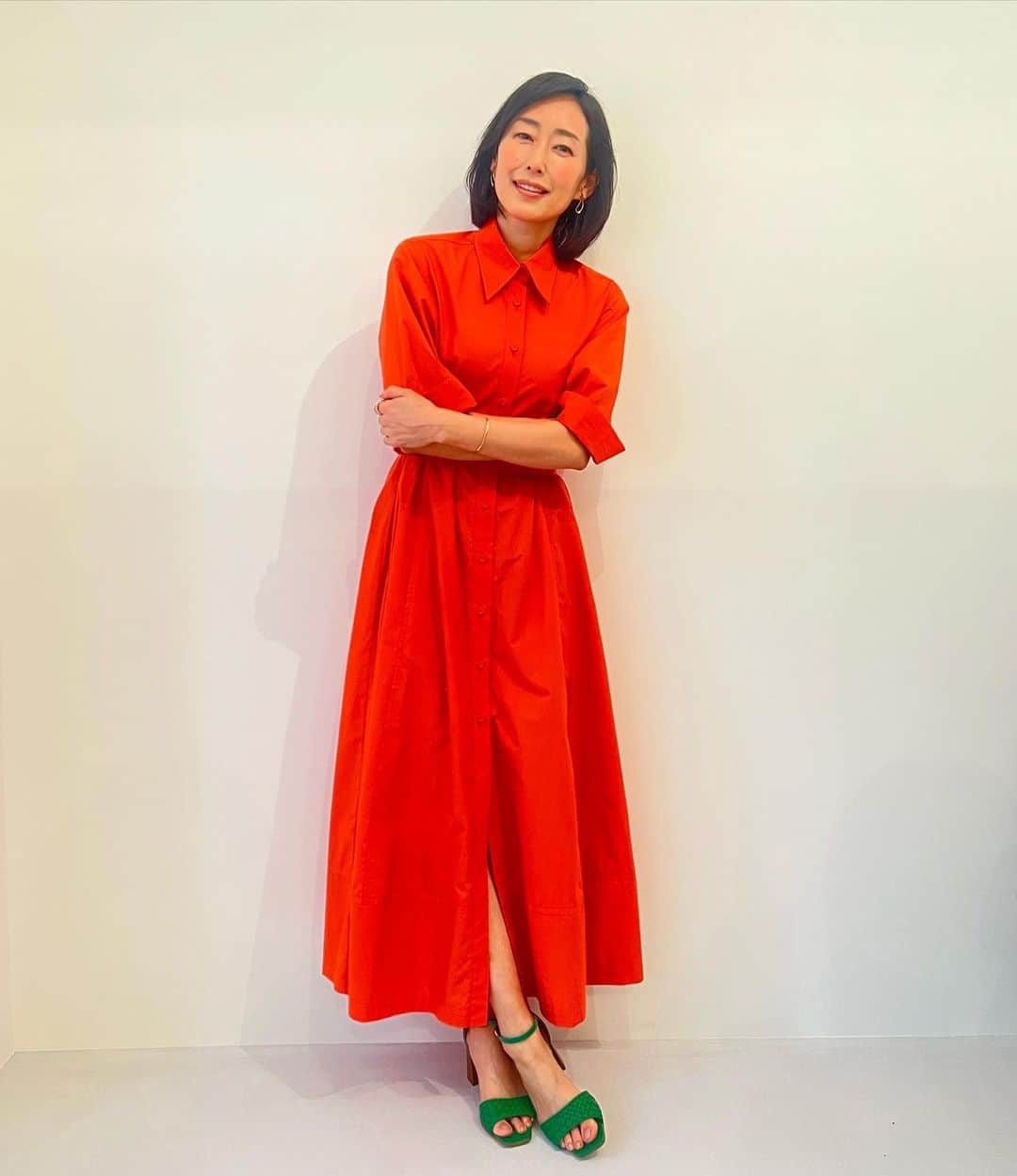 木村多江さんのインスタグラム写真 - (木村多江Instagram)「初の 人物表紙に 選んでいただき 嬉しかったなぁ。  #フリーペーパー #めりぃさん  オレンジ色に 包まれて  春気分。  色に パワーもらうこと ありますね。  明るい色を 着て  心も温かく 過ごせたらいいなぁ😊」4月10日 18時06分 - taekimura_official