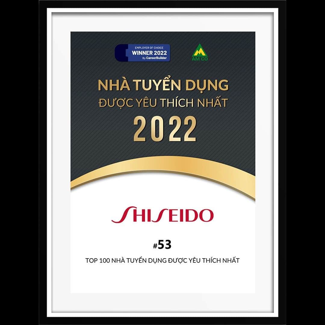 資生堂 Shiseido Group Shiseido Group Official Instagramのインスタグラム：「Shiseido Cosmetics Vietnam (SCV) was ranked in the top 100 “Employers of Choice in 2022” in a survey conducted by CareerBuilder Vietnam. SCV was recognized for its efforts to create a better working environment and develop human resources based on the PEOPLE FIRST philosophy, a philosophy touting people as being the driving force of a company. In the HR Asia Magazine survey in 2022, SCV was also selected as one of the "Best Companies to Work for in Asia.“  OUR PRINCIPLES: https://corp.shiseido.com/en/careers/#ourprinciples  資生堂コスメティクスベトナム(SCV)は、CareerBuilder Vietnamが実施した調査で「2022年に選ばれる雇用主」ランキングトップ100にランクインしました！ 会社の原動力は人であるというPEOPLE FIRSTの理念のもと取り組んだ職場環境作りや人材育成への活動が評価されました。2022年のHR Asia Magazine調査でも「アジアで最も働きがいのある企業」の1社に選ばれています。  OUR PRINCIPLES: https://corp.shiseido.com/jp/careers/#ourprinciples  #Shiseido #資生堂 #EmployersOfChoice2022 #PeopleFirst #ピープルファースト」