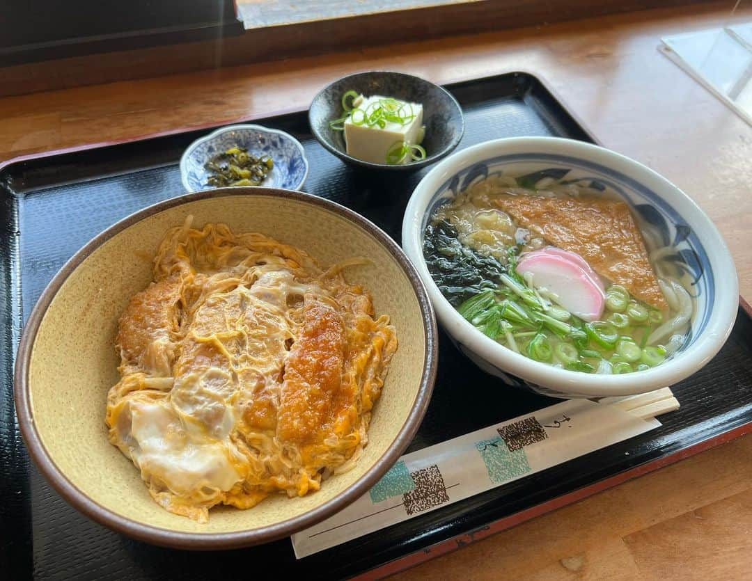 浅香圭（コラゾン）のインスタグラム：「うどんの小町☆ ミニセットカツ 730円也♪ オススメです♪  #天ぷら#うどん#カツ丼 #イラスト#タピオカ #マンガ#らくがき #お弁当#food#うどんの小町 #イケメン#art#小倉 #ランチ#福岡 #豊前裏打会#カツ丼 #冷奴#ラーメン #麺好きな人と繋がりたい #九州#ダイエット #おかず#メイク#筋トレ #ざるうどん  #お昼ごはん#デザイン #ヘアスタイル#lunch」