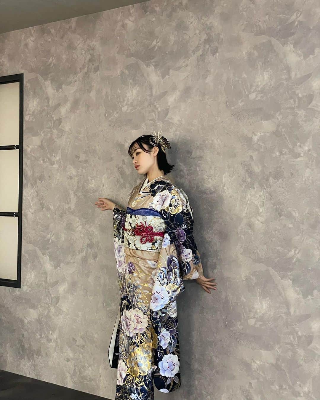 早乙女るなさんのインスタグラム写真 - (早乙女るなInstagram)「今日は、静岡の南幹線沿いにるなの大きな看板も出して頂いていて、大変お世話になっている @k_studio_photo の撮影でした🙆🏻‍♀️  成人式用の振袖とブライダル✨  たくさん着たのでまた少しづつみんなに写真も見てもらうね👌🏻 今回はウィッグもつけたんだ！ お楽しみに☺️  #成人式　#振袖　#kimono #21y #静岡　#モデル　#撮影　#shooting #レースクイーン　#ラウンドガール　#ボブヘア　#ボブヘアアレンジ #japanesegirl」4月10日 18時13分 - saotome.runa