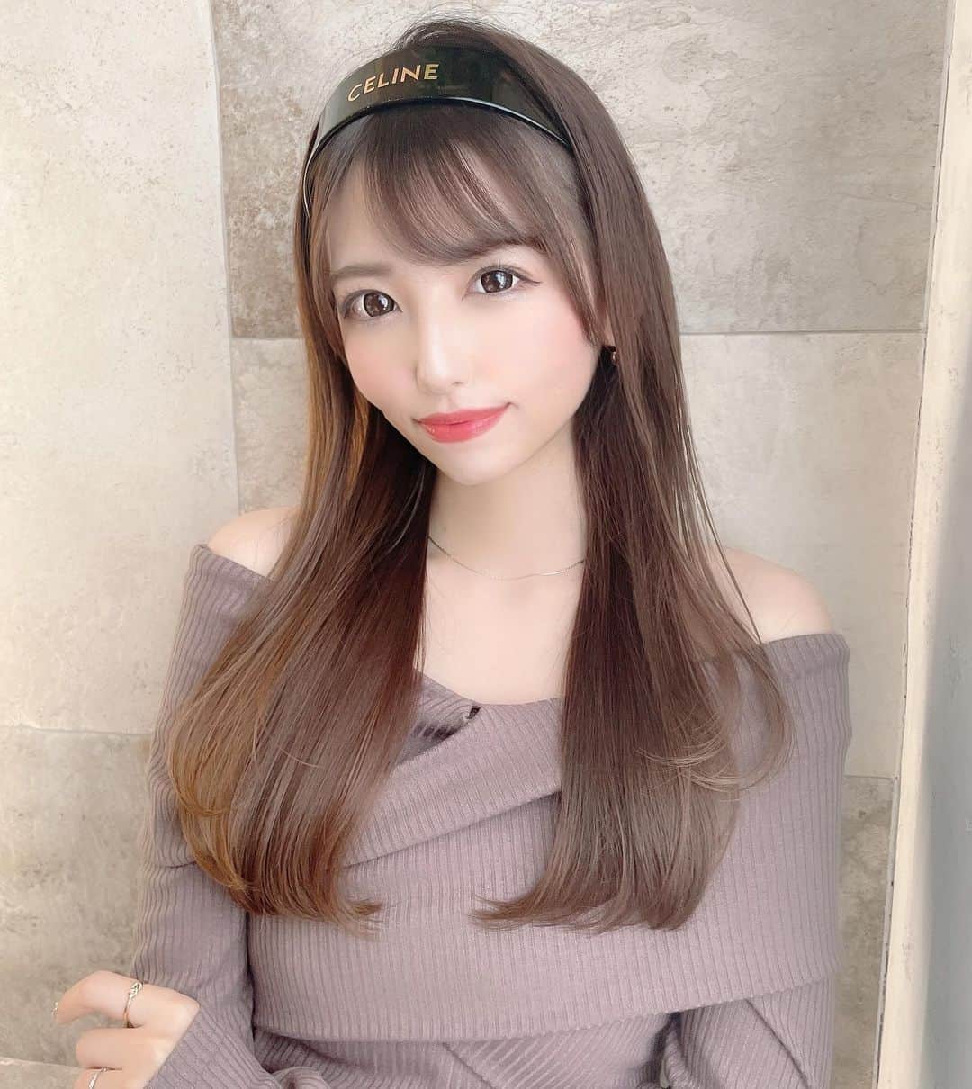 のインスタグラム：「*** 🍪🧸 * 今年お花見2回も行けて満足🌸 * 来月はGWもあるし 息子たちとお出かけ楽しみ🚗³₃ * * * ⋆┈┈お洋服詳細┈┈⋆  (@cho____07 )さんセレクトの 結構前に買ったお洋服なんだけど(もう売ってないかも🥲) デコルテラインが華奢にみえてお気に入り🪡‎𓂃 𓈒𓏸  カチューシャは撮影してくれた @riho__sakai ちゃんの私物です🫶🏻 * * *  #撮影 #ヘアアレンジ #ヘアスタイル #韓国ファッション #シースルーバング #ぱっつん前髪 #フリーモデル #撮影モデル #サロンモデル #サロンモデル名古屋 #ワンホン #ゆるふわ巻き #淡色女子 #ヘアカラー #浮遊感 #トレンドヘア #サロモ #韓国風ヘア #名古屋サロンモデル #自然光 #インフルエンサー #透明感 #ヘアカタログ #サロンスタイル #名古屋サロモ #韓国ヘア #ままコーデ #ロングヘア #くびれ巻き #プチプラコーディネート」