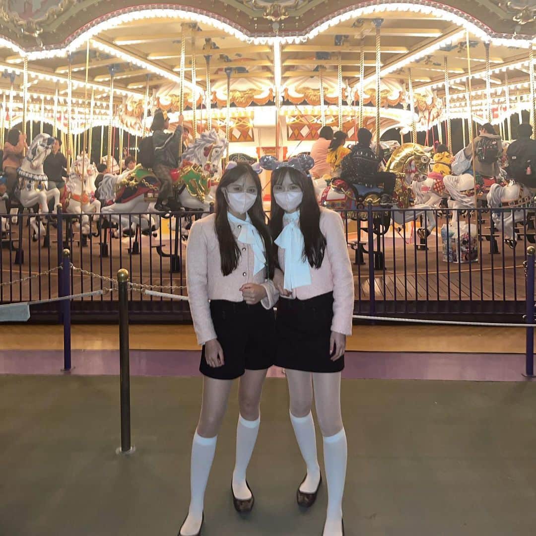 ひかはるのインスタグラム：「夜も素敵なディズニー✨️✨️ 写真を撮ってくださった方々ありがとうございました🥹 #ディズニーランド #disneyland #ディズニーコーデ #フレンチガーリー」