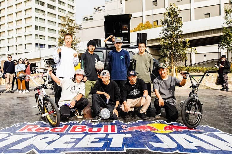 野中泰輔さんのインスタグラム写真 - (野中泰輔Instagram)「Red Bull Street Jam in Hiroshima🔥  色んなジャンルのアスリート達が同じ場所で高め合いながらお客さんにその姿を見せる！！ そんな最高で楽しい空間がRed Bull Street Jam🔥  📸 @_tsubasakobayashi  #bboytaisuke #redbull #g_shock  #makavelic #ozracing #thefloorriorz #ftheb #jmb #flexdream #puma #SHieNA #Goldenmission」4月10日 18時38分 - bboy_taisuke