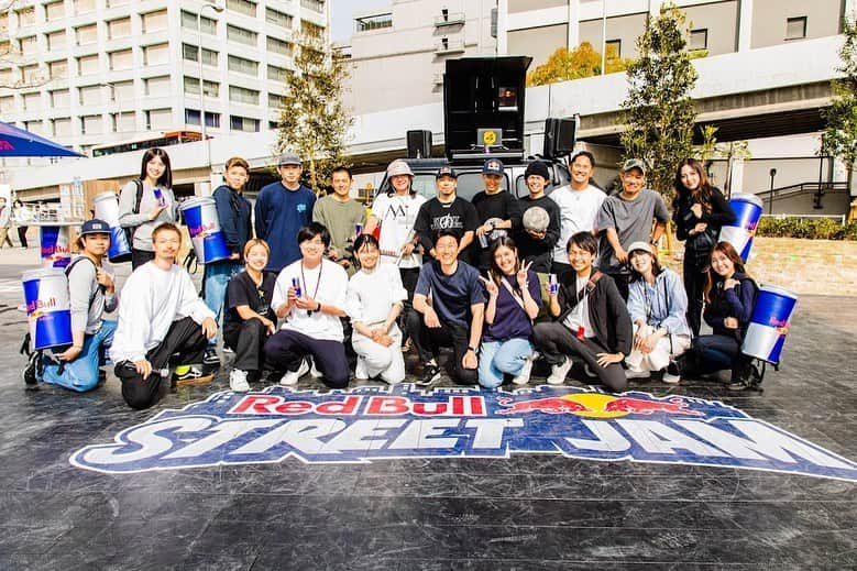 野中泰輔さんのインスタグラム写真 - (野中泰輔Instagram)「Red Bull Street Jam in Hiroshima🔥  色んなジャンルのアスリート達が同じ場所で高め合いながらお客さんにその姿を見せる！！ そんな最高で楽しい空間がRed Bull Street Jam🔥  📸 @_tsubasakobayashi  #bboytaisuke #redbull #g_shock  #makavelic #ozracing #thefloorriorz #ftheb #jmb #flexdream #puma #SHieNA #Goldenmission」4月10日 18時38分 - bboy_taisuke