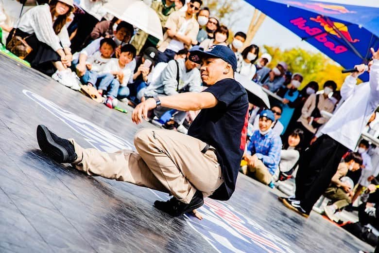 野中泰輔さんのインスタグラム写真 - (野中泰輔Instagram)「Red Bull Street Jam in Hiroshima🔥  色んなジャンルのアスリート達が同じ場所で高め合いながらお客さんにその姿を見せる！！ そんな最高で楽しい空間がRed Bull Street Jam🔥  📸 @_tsubasakobayashi  #bboytaisuke #redbull #g_shock  #makavelic #ozracing #thefloorriorz #ftheb #jmb #flexdream #puma #SHieNA #Goldenmission」4月10日 18時38分 - bboy_taisuke