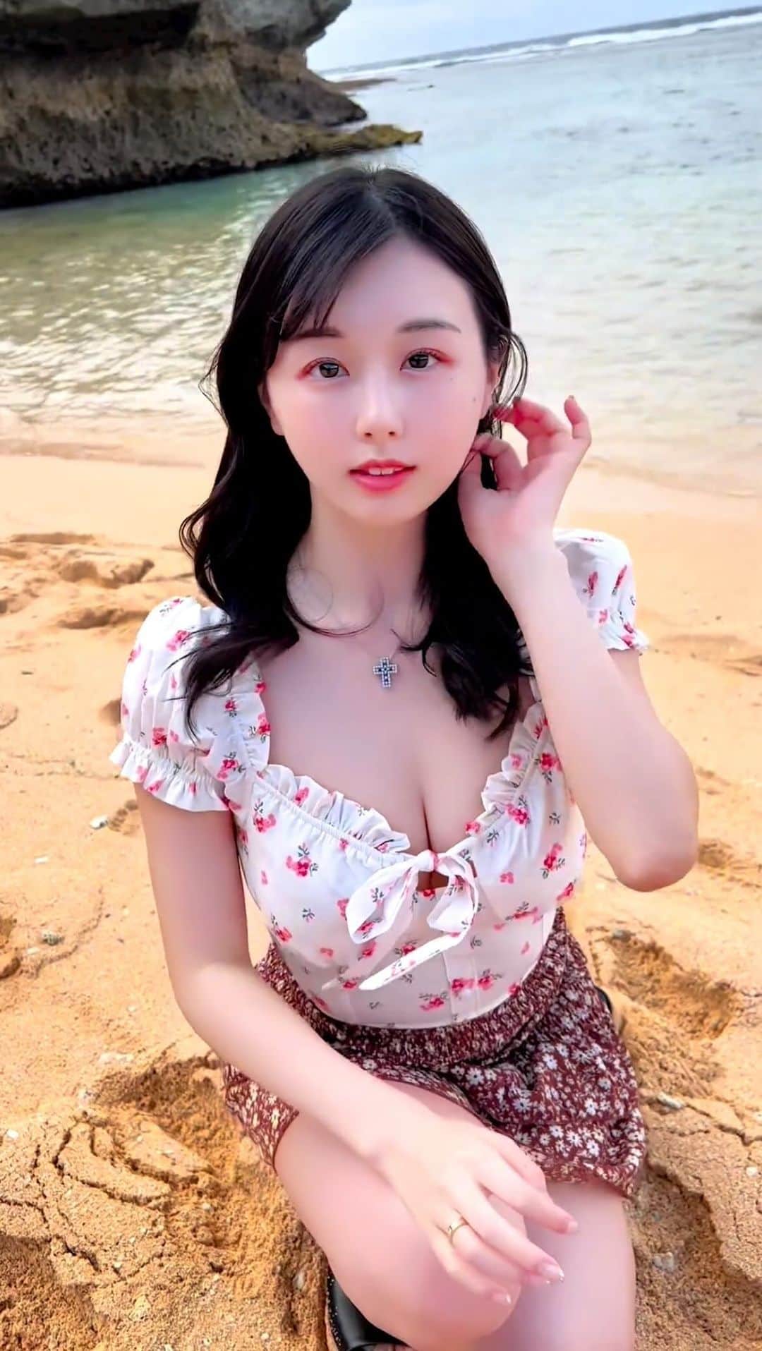 のインスタグラム：「《Bijobi✴︎Reel♪♪ 水着天使🫧🤍🏹⛅️》⁠⠀ *⁠ リポストを使って素敵な美女のリール動画を紹介させて頂く【ビジョビ💄美女美容事情💅】のコーナーです✨ *⁠ 今回ご紹介させて頂きますのは!!👀❤︎⁠⠀ くりえみさん< @kurita__emi >の素敵な動画🔆🎥 *⠀⁠⠀⁠⠀⁠⠀⁠⠀ 可愛すぎるくりえみさんの水着披露❣️👀 レベチな美しさで癒されますね🥰🫧 *⠀⁠⠀⁠⠀⁠⠀⁠⠀ くりえみさん< @kurita__emi > ⁠⠀⁠⠀ 素敵な投稿ありがとうございました☺️🎥✨⠀⠀ * くりえみさんのアカウントには他にも素晴らしいリール動画が沢山ありますので是非覗いてみてくださいね💁‍♀️💙⁠⠀⁠⠀⁠⠀⁠⠀ *⠀⁠ △▼△▼△▼△▼△▼△▼△▼△▼△▼ ⁠⠀⁠⠀⁠⠀ ❤🧡💛「美女美容事情」💚💙💜⠀⠀⠀⠀⠀⠀⠀⠀⠀⠀⠀⠀⠀⠀⁠⠀⁠⠀⁠⠀⁠⠀⁠⠀ 👇掲載ご希望の方は👇⠀⠀⠀⠀⠀⠀⠀⠀⠀⠀⠀⠀⠀⠀⠀⁠⠀⁠⠀⁠⠀⁠⠀⁠⠀ @b_b_j.jタグ付けと🖤 #ビジョビ ⁠⠀ 🖤タグ付けお願いします✨⠀⠀⠀⠀⠀⠀⠀⠀⠀⠀⠀⠀⠀⠀⠀⁠⠀⁠⠀⁠⠀⁠⠀⁠⠀ △▼△▼△▼△▼△▼△▼△▼△▼△▼ ⁠⠀⁠⠀⁠⠀⁠⠀⁠⠀ #ビキニ女子 #ビキニ #ビキニガール  #水着美女 #水着女子 #水着ガール  #水着 #水着コーデ #海 #くりえみ #bikini #bikinigirls #bikinimodel」