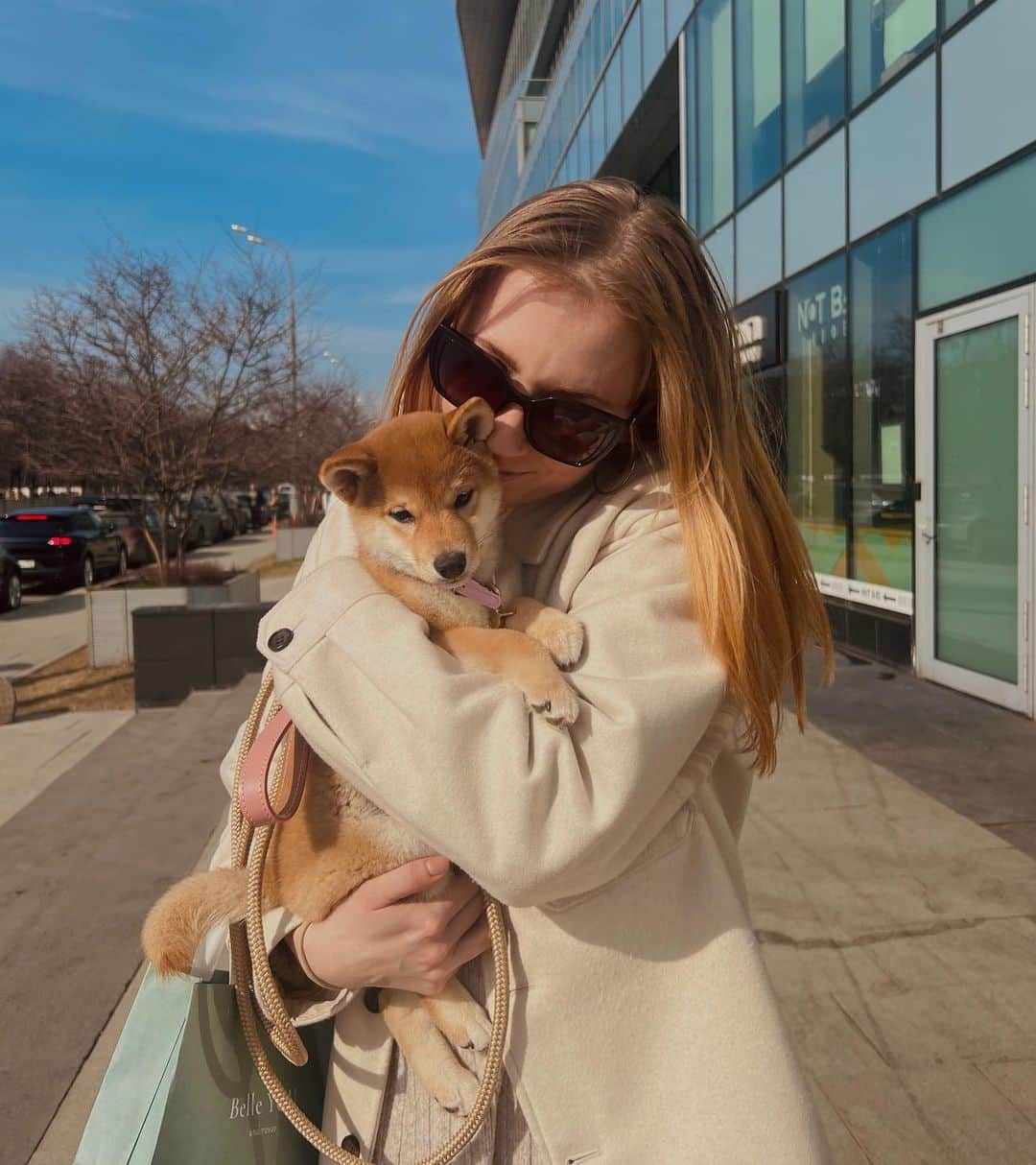 ティファニー・ザホースキのインスタグラム：「Sisters 🧡🐕」