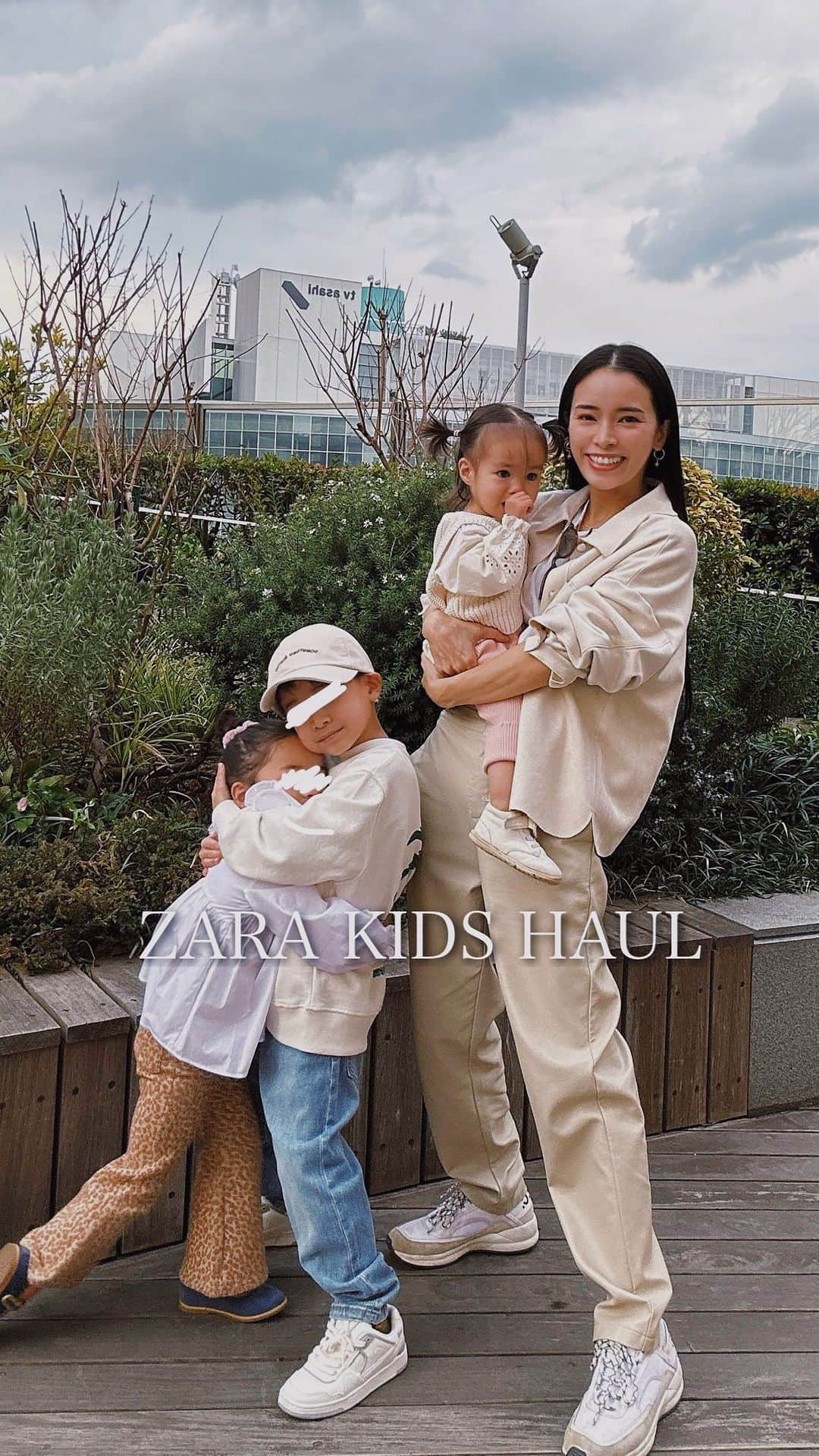 のインスタグラム：「. 【まさかの凡ミス発生購入品動画】 １分半でZARA KIDSの購入品紹介しようとした ↓ 大幅に尺オーバー ↓ 撮り直すほどの熱意が無い ↓ 早送りでどうにか１分半にする ↓ 何喋ってるかわからない ↓ 自分の動画に自分で翻訳を入れる ↓ これでいっか  です。 動画もアフレコも１発撮り故に 雑さが目立つ購入品動画となりました🌸  @zarakids  #momlife #mommylife #mommy  #育児 #ママライフ  #6歳 #4歳 #1歳 #motherof3 #motherhood  #family #familyphoto  #3人育児  #3児のママ #3児ママ  #familytime  #5人家族 #familyphotograhy #familyfirst #購入品 #子供服 #誤購入はガチアクシデント」