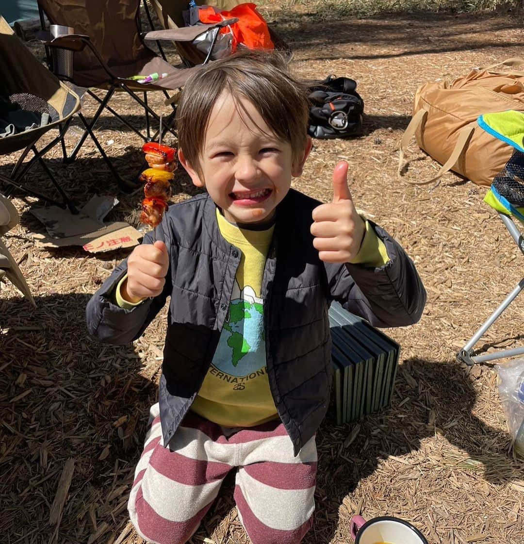 大桑マイミさんのインスタグラム写真 - (大桑マイミInstagram)「Osterferien 🐇八ヶ岳にCAMPにいってきました。 自然、森林最高。そんな中で食べるBBQは何を食べても絶品。 夜は極寒でムギュムギュして寝ました。　風の吹く音焚き火の音に癒されて最高なひと時だった。テントが若干斜めだったこともあり、 朝体が痛かったけど…… 帰ってからの自分のBEDで寝た時の心地良さも再確認できて感謝を感じた🤟🏻😊  @stembeaute_shop  のミニサイズがかなり役に立ちました。 持ち運び便利かつテクスチャは間違いなしの良さ。  またすぐあの自然に帰りたい。」4月10日 18時55分 - maimiokuwa