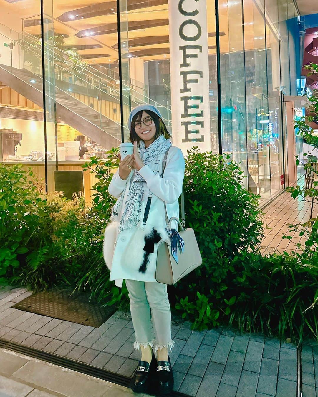 秋吉織栄（宮内かれん）さんのインスタグラム写真 - (秋吉織栄（宮内かれん）Instagram)「ぎろっぽん  はい。昭和love coffeeらぶ♡  #カフェ好きな人と繋がりたい  #六本木　#ぎろっぽん  #cafe #coffee #verve  #japan　#日本の風景 #photography  #trip  #beautiful #awesome」4月10日 18時57分 - orie.oliiiiie.olivia