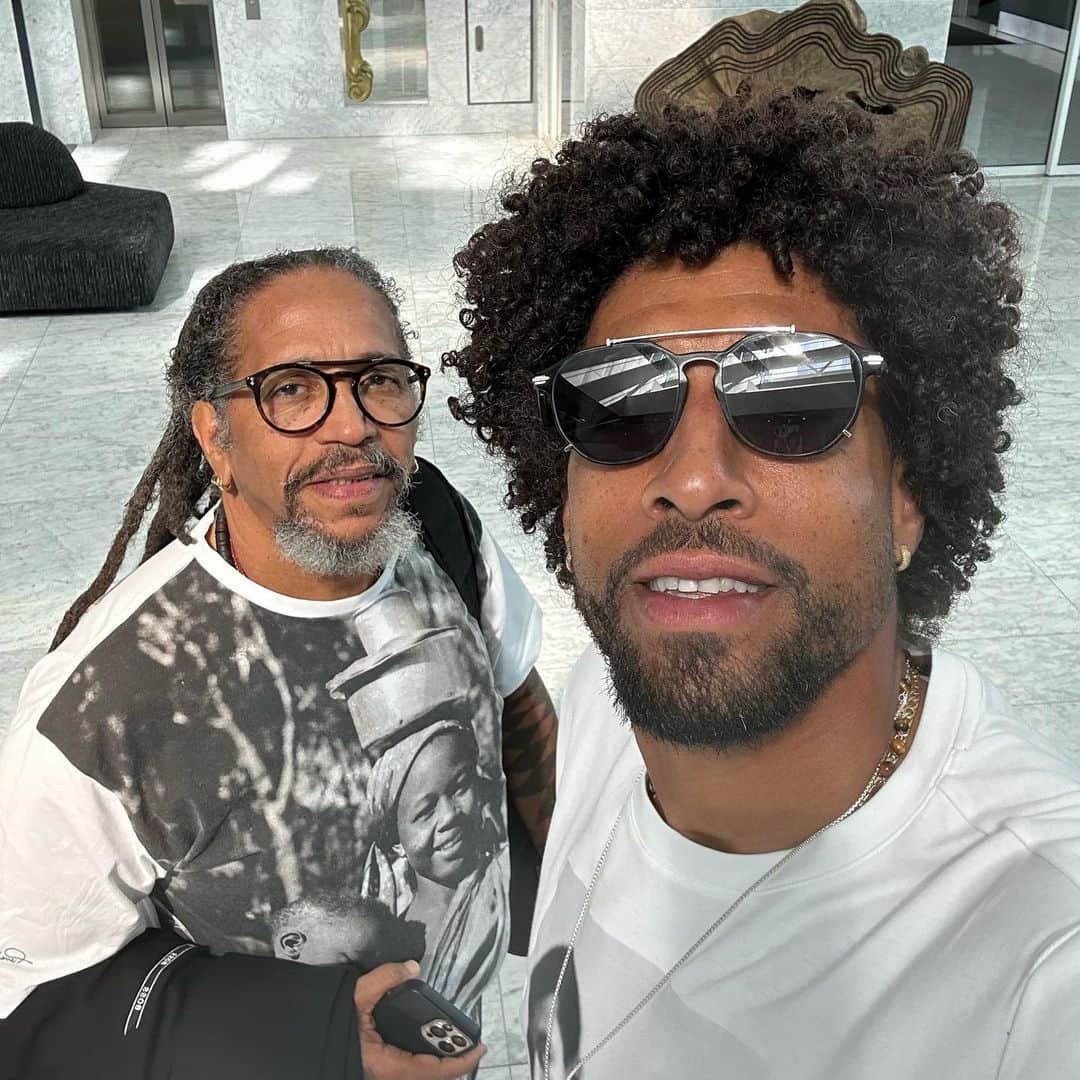 のインスタグラム：「El padre 🫡🙏🏾🥰」