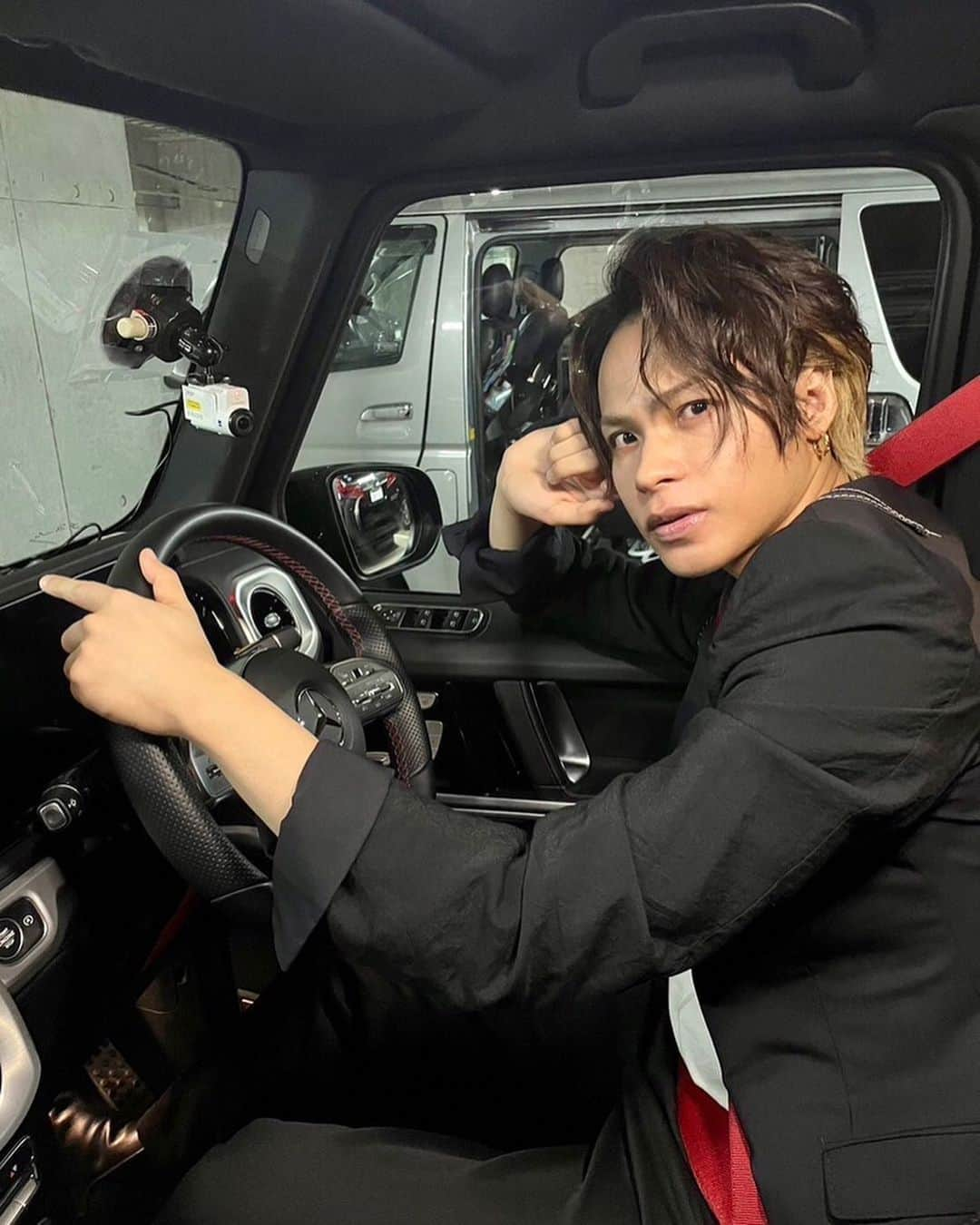 上田竜也のインスタグラム：「7月8月に舞台 After Lifeやるぜー！  観においで  #上田竜也と密会 #もしくは #彼と浮気中 #で使って良いよ #地下駐って #エロいよね」