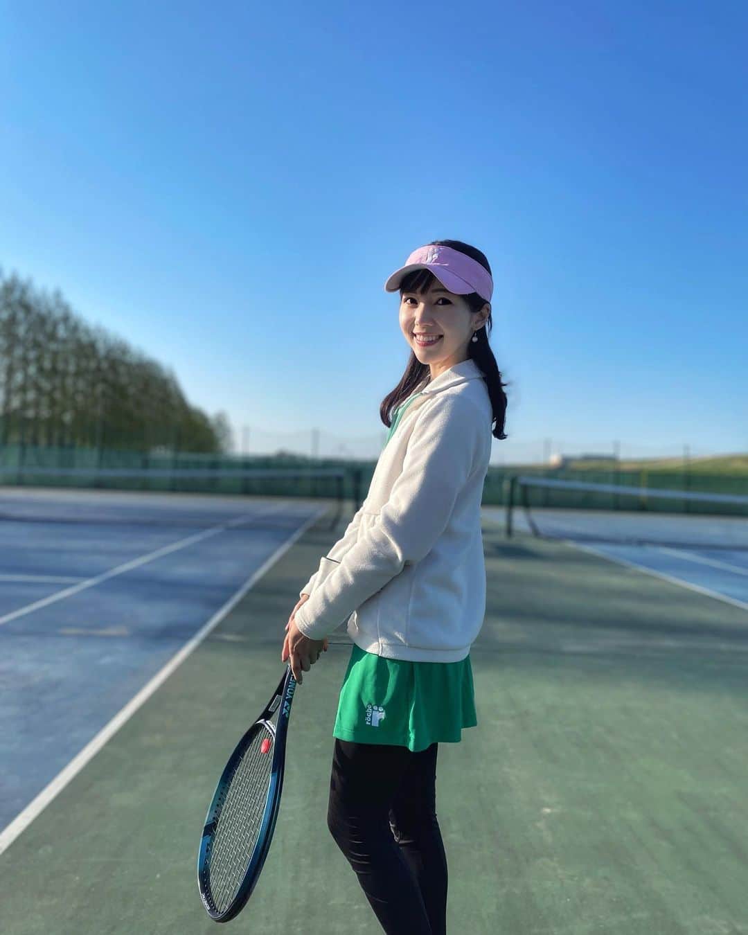 川又智菜美さんのインスタグラム写真 - (川又智菜美Instagram)「ここはどこでしょう？🎾 ⁡ ストーリーズでクイズしたら 沢山の方が答えてくれて楽しかった😆 ⁡ 当たった方多くて、皆色んなところに テニスしにいってるし、洞察力すごいなってなりました👀 ⁡ 大宮けんぽで開催されていた スタテニカップにお邪魔してきました！ 私は初めて行ったので、敷地内の広さにびっくり😳 はじめ全然違う区画にいっちゃいました😂 （行ったことある方は気持ちわかってくれるよね？🥺） ⁡ 出場者の方たちとエキシビマッチで ダブルスもしたり、テニス談義したりと 楽しかったです！ありがとうございました☺️  今週も1週間頑張っていきましょー！！ ⁡ #テニス #テニス女子 #tennis」4月10日 19時06分 - chinami_k0204