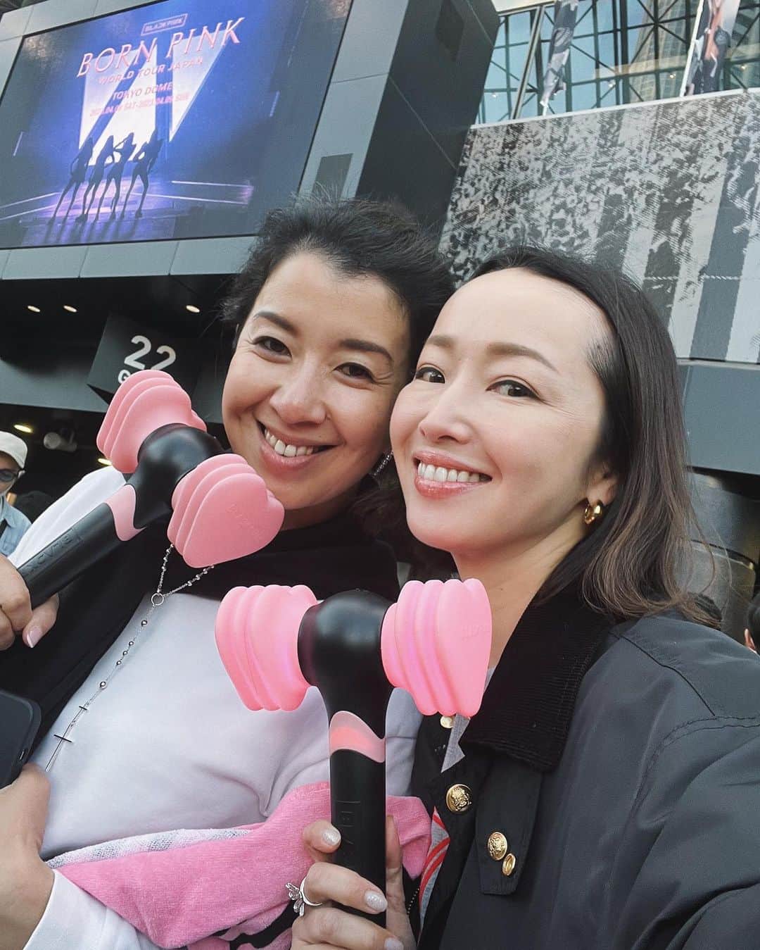 翁安芸のインスタグラム：「念願のBLACKPINKの東京コンサートBORN PINKに行ってきました💖💖💖💖  子どもたちも楽しみにしてた初コンサート💕 最高でした😍🥹💓💓💓  #blackpink #bornpink」