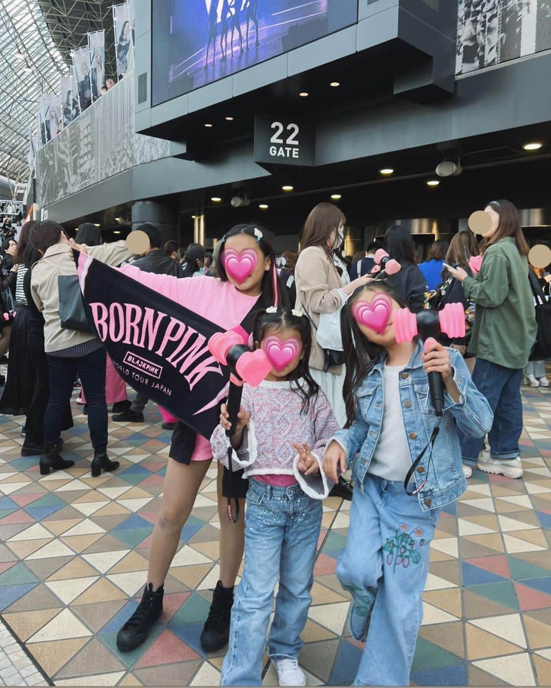 翁安芸さんのインスタグラム写真 - (翁安芸Instagram)「念願のBLACKPINKの東京コンサートBORN PINKに行ってきました💖💖💖💖  子どもたちも楽しみにしてた初コンサート💕 最高でした😍🥹💓💓💓  #blackpink #bornpink」4月10日 19時09分 - akinyc
