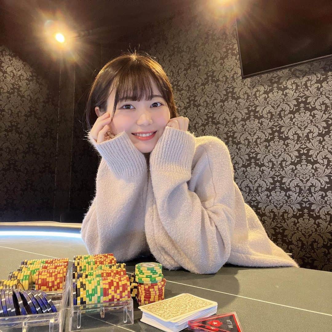 いけちゃんのインスタグラム：「最近YouTuberでグラドルっぽいけど、 実はディーラーも出来るワイ  (久しぶりすぎるから練習してきた笑) (あんまりやれてない😂ほんとたまーに🫶🏻)」