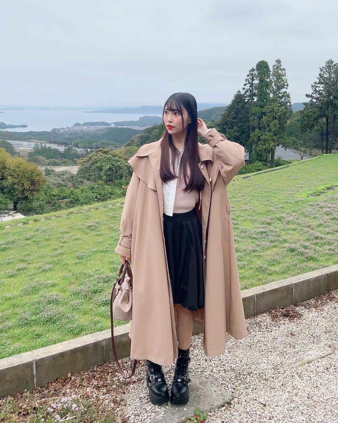 尾上美月のインスタグラム：「魔女の森カフェでの一枚🌳🍂🧙‍♀️  最近ちょっと寒くない？？ 春遠のいてってる？！  #ootd #春コーデ #春服 #spring #骨格ストレート #160cmコーデ #コーデ #code #fashion #fyp #instafashion #ootdfashion #beautiful #春 #chico #fint #おすすめ #森の魔女カフェ #カフェ巡り #cafe」