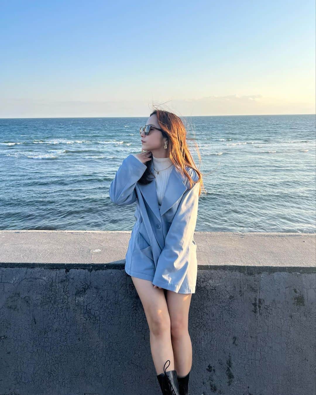 なーちゃんのインスタグラム：「今年初海行った時の📸  みんな毎日励ましだったり応援のDMありがとう🥲 みんなのおかげで毎日元気に過ごすことができてます👀 最初動画を出す前は眠れないくらい不安でたまらなかったけど、改めてかけまらーのみんなの暖かさを感じることができました😭 こんなにみんなが元気をくれるから、私もみんなに笑顔になってもらえるようにもっと頑張ります📣 本当に本当にみんな大好き🥹❤︎ いつもありがとう😊  #かけまる #なーちゃん #なーちゃん服 #海 #moussy #emoda #sea #sealife」