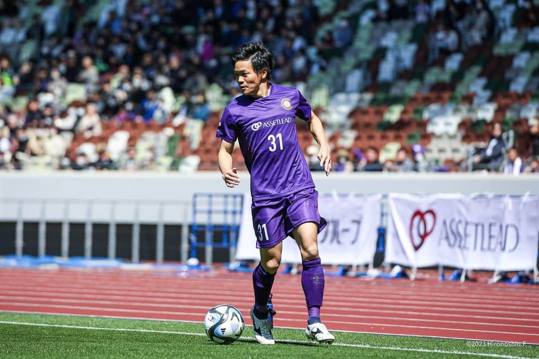 大崎淳矢のインスタグラム：「サッカーをやってる身としては、やはり国立競技場での試合は幸せで特別な時間でした！  プレーはもちろん、自分の特別な方々にもお声がけさせていただいて沢山の方にご来場していただきました！ 本当に感謝です😊  クリアソンに関わってる方全員にパワーを与えられるそんなクラブになっていきたいと強く思っております！！  みんな本当にありがとーー🔥🔥  #クリアソン新宿 #国立競技場」