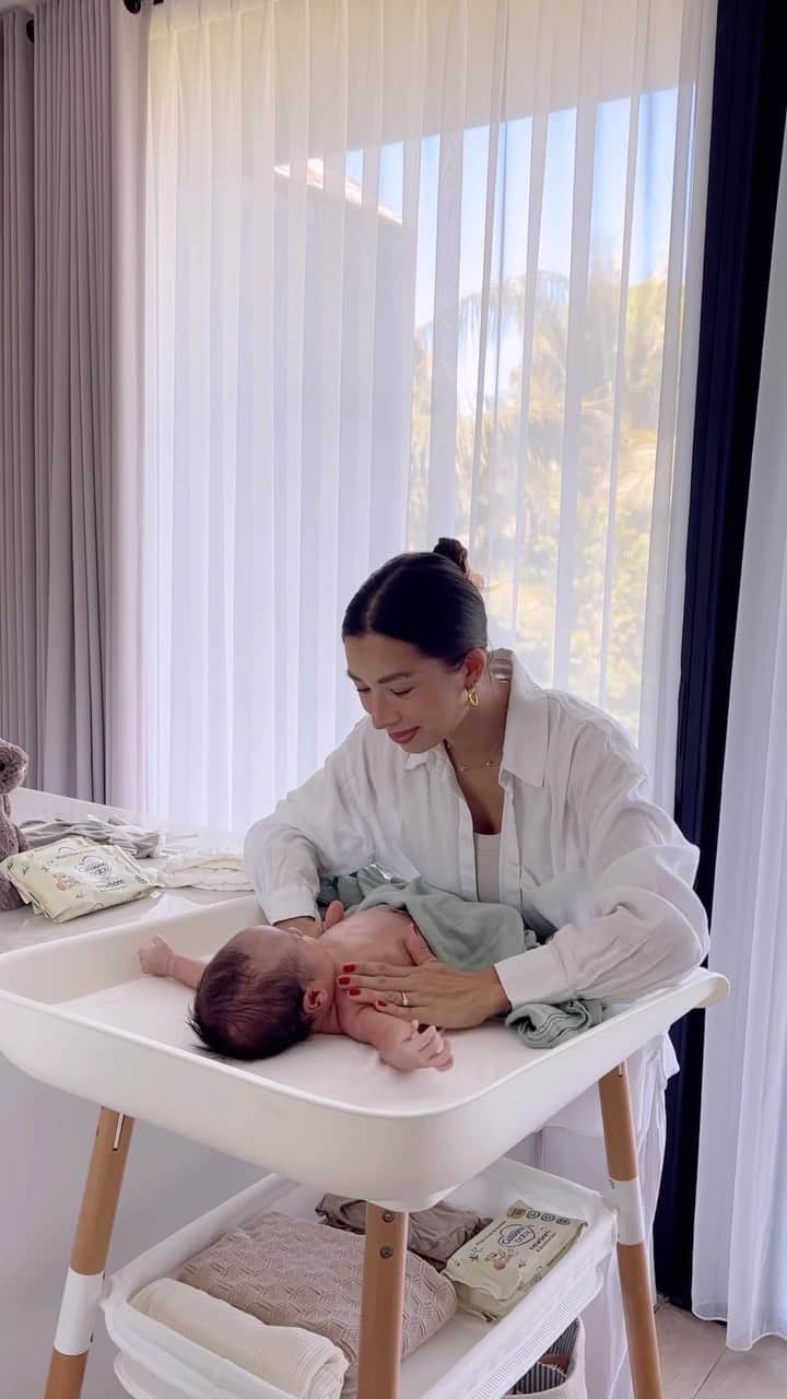 Jennifer Bachdimのインスタグラム：「It’s great to have found a reliable and safe product like Cussons Baby Wipes Pure & Gentle for Newborn baby’s sensitive skin. Menggunakan tissue yang terbuat dari serat alami dengan air murni dan tanpa alkohol, pewarna, dan pewangi sangat penting untuk memastikan keamanan & kenyamanan bayi serta menghindari iritasi.  Moreover, it’s fantastic that Cussons Supermoms website provides a platform for moms to share their parenting experiences, exchange opinions, and get useful information about parenting.I feel like it becomes a “Safe Space” for me. It’s always helpful to have a supportive community of fellow moms who can relate to your experiences and offer guidance and support when needed.  The good news is setiap kamu beli produk Cussons Baby, kamu bisa upload struknya ke website Cussons Supermoms dan mendapatkan points untuk ditukar dengan berbagai hadiah menarik!  Thank you for sharing your positive experience with Cussons Baby products and the Cussons Supermoms community. Using hashtags like #YakinyangTerbaik #3KebaikanCussonsBaby #CussonsSupermomsCommunity can help other moms find this helpful information and join the community as well @cussonsbabyid」