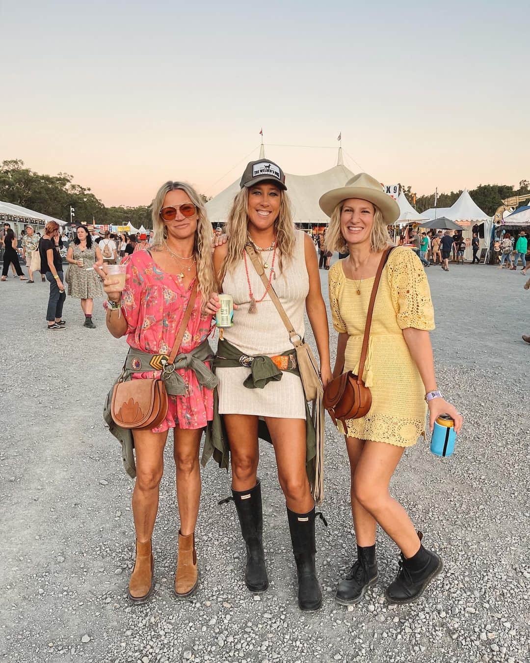 SPELLさんのインスタグラム写真 - (SPELLInstagram)「Bluesfest hangs … such a gorgeous time! 🌈🌛💫 thanks @bluesfestbyronbay saw some great bands ate some yummy food and chatted to so many locals and friends 🌸🌺🌻🌼 good times in the bay! Xx Spelly」4月10日 20時02分 - spell