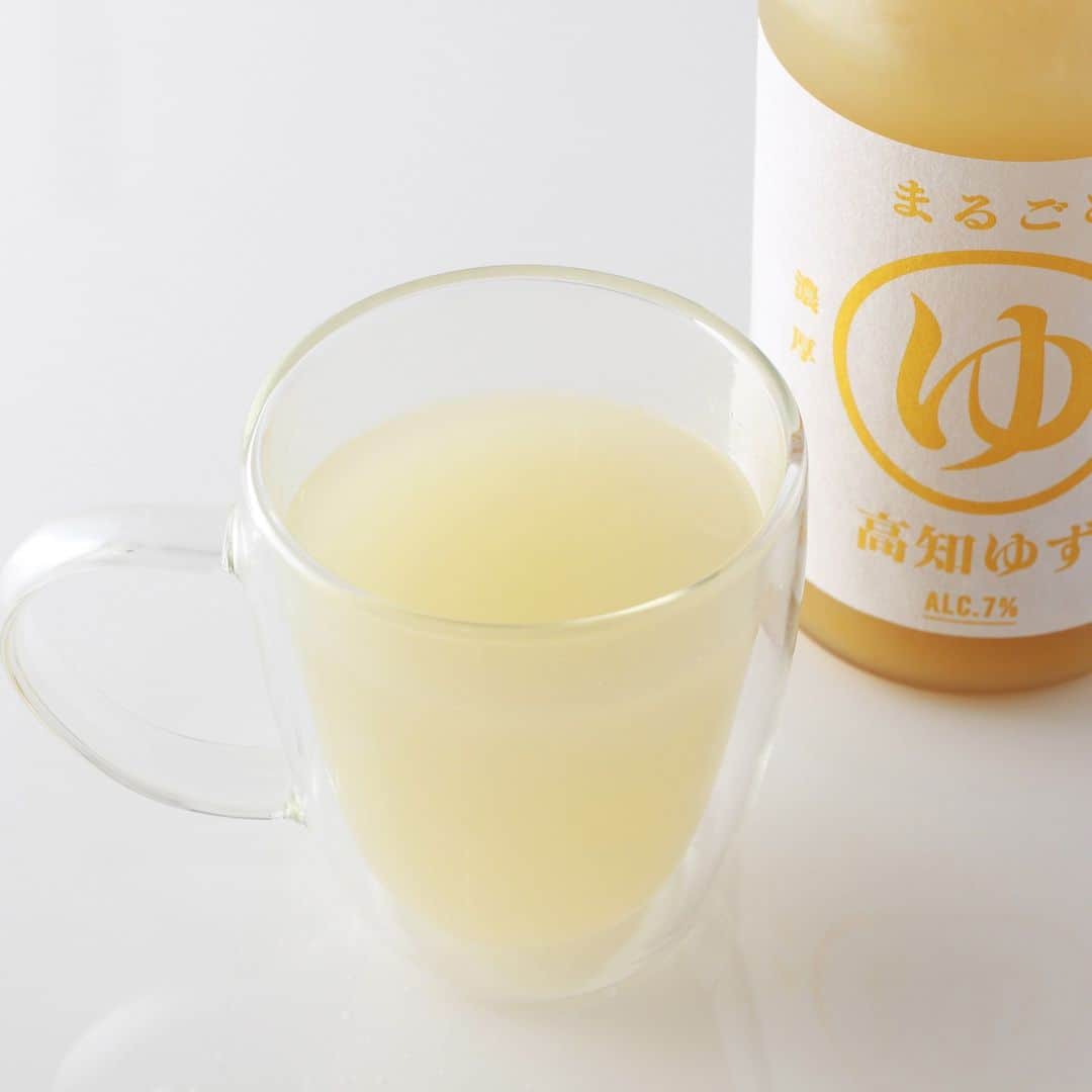 KURAND@日本酒飲み放題さんのインスタグラム写真 - (KURAND@日本酒飲み放題Instagram)「ワクワクするお酒がたくさん→ @kurand_info  柚子のお酒🍊  トニックで割れば 「柚子トニック」  バニラアイスを溶かして混ぜれば 「柚子酒シェイク」  お湯で割って蜂蜜を混ぜれば 「ホット蜂蜜ゆず」  柚子酒の可能性は無限大です。  お酒のオンラインストア「クランド」 プロフィールページのリンクからぜひ！  ---------------------------- 新しいお酒との出会いがたくさん！ 他のお酒や企画はプロフィールのURLから →@kurand_info ----------------------------  お酒にまつわる情報を発信中。 フォローやいいねお待ちしています🥂  #酒ガチャ #クランド #お酒好きな人と繋がりたい #ゆず酒 #柚子酒 #リキュール #お酒大好き #お酒好き」4月10日 19時56分 - kurand_info