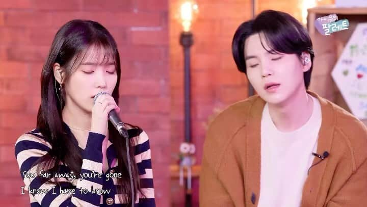 IUのインスタグラム：「AgustD-사람 pt.2 (feat.IU)🚶🚶‍♀️ 아 라이브 좋다」