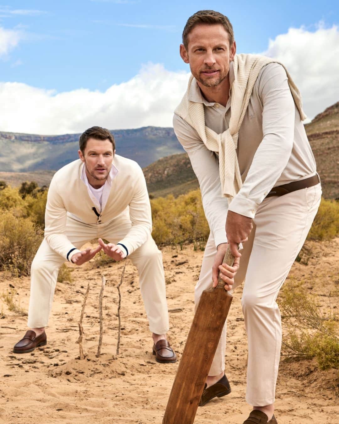 ハケットのインスタグラム：「Enjoy an improvised cricket match with Formula 1 champion @jensonbutton   Shop the latest from the SS23 collection by Hackett London.    #HACKETTXJENSON #HowToHackett  Photographer: Charlie Gray @charliegraystudio  Creative Agency: Dentsu Creative @dentsucreative.es  Make-up: Nikkila Mann @nikkilamannartistry  Stylist: David Bradshaw」